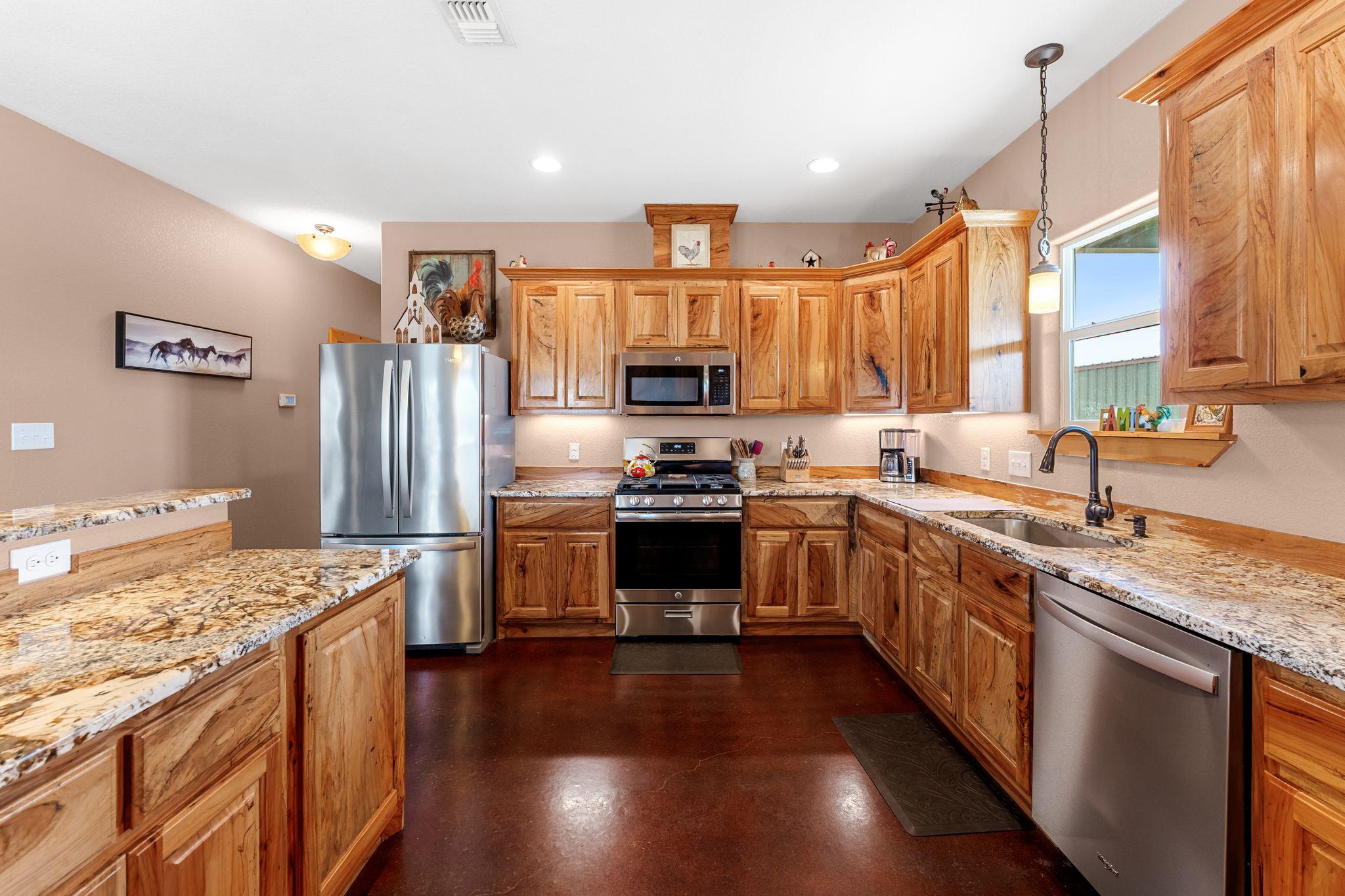 935 Highway 21 E, Paige, TX 78602