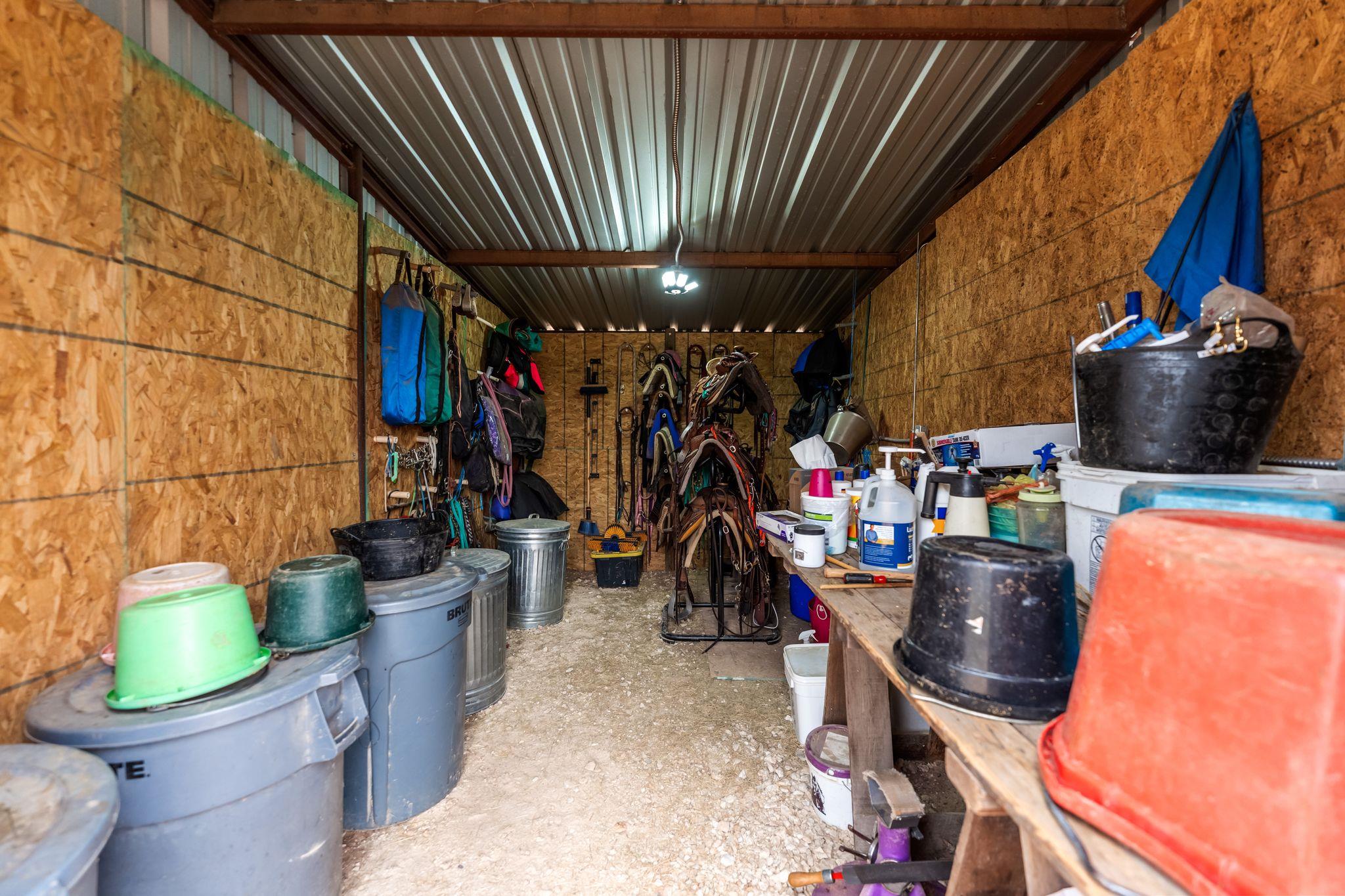 935 Highway 21 E, Paige, TX 78602