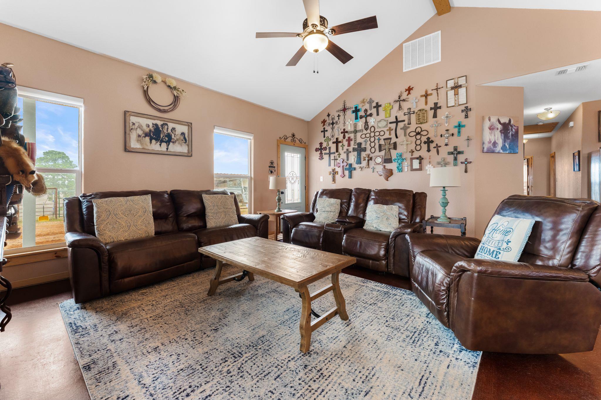 935 Highway 21 E, Paige, TX 78602