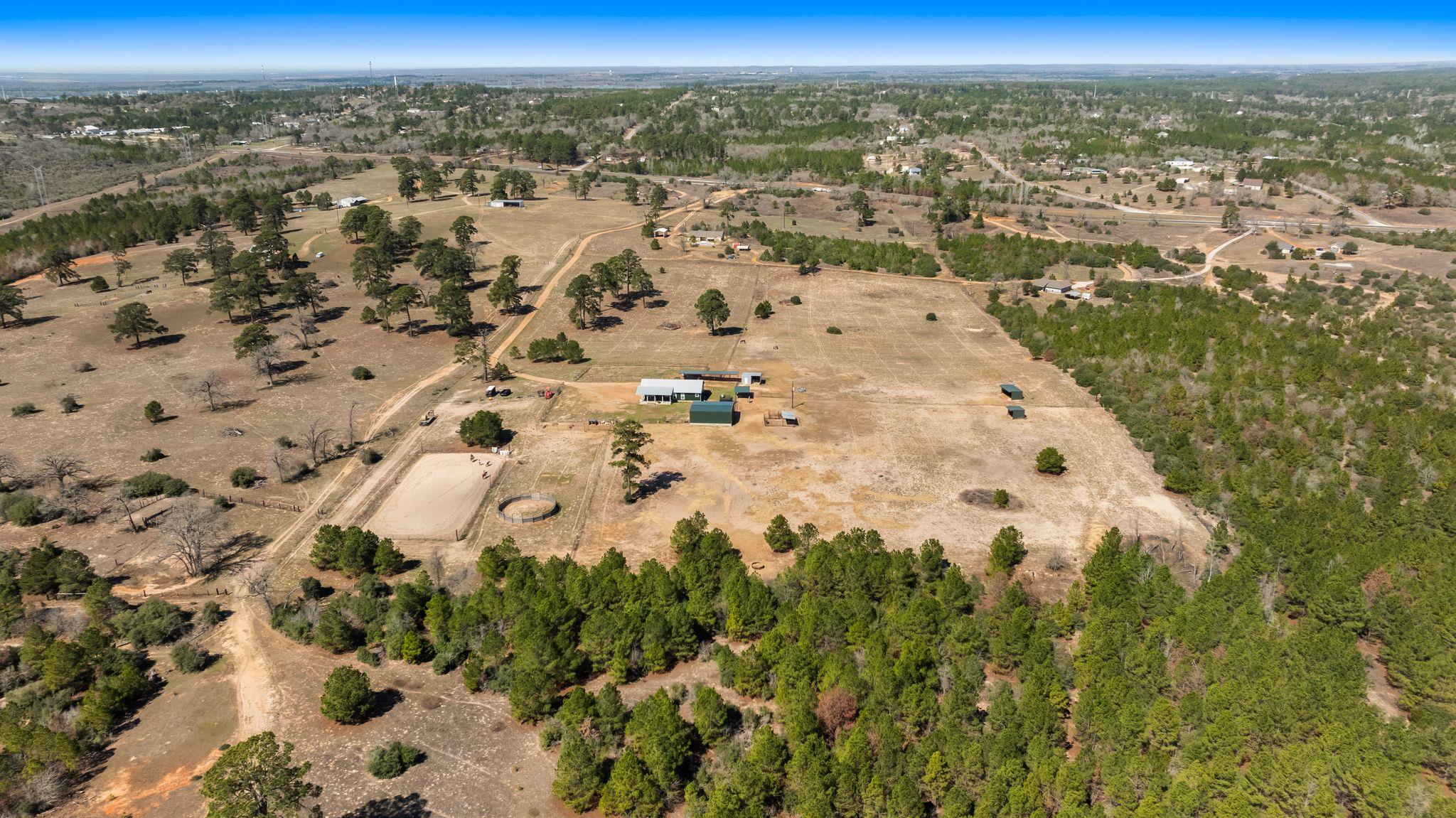 935 Highway 21 E, Paige, TX 78602