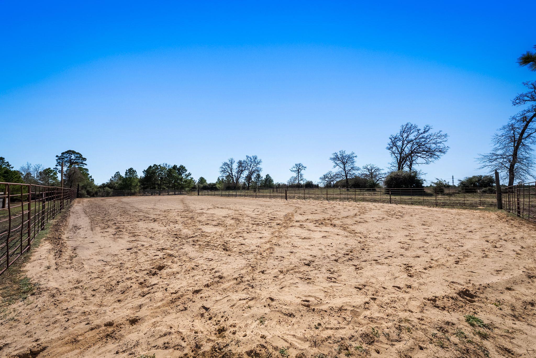 935 Highway 21 E, Paige, TX 78602