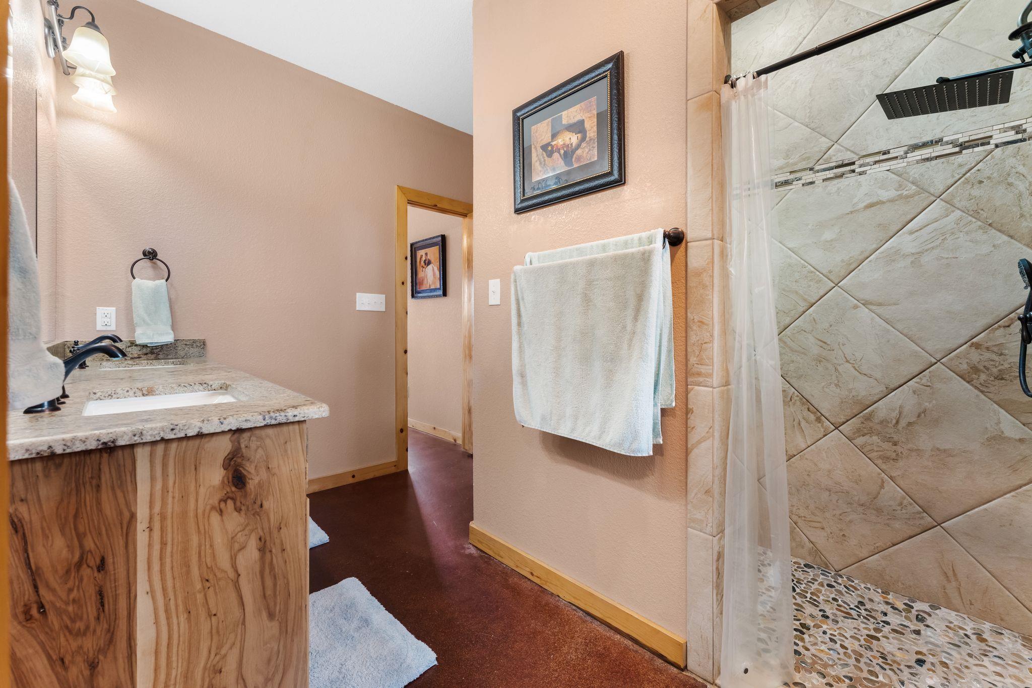 935 Highway 21 E, Paige, TX 78602