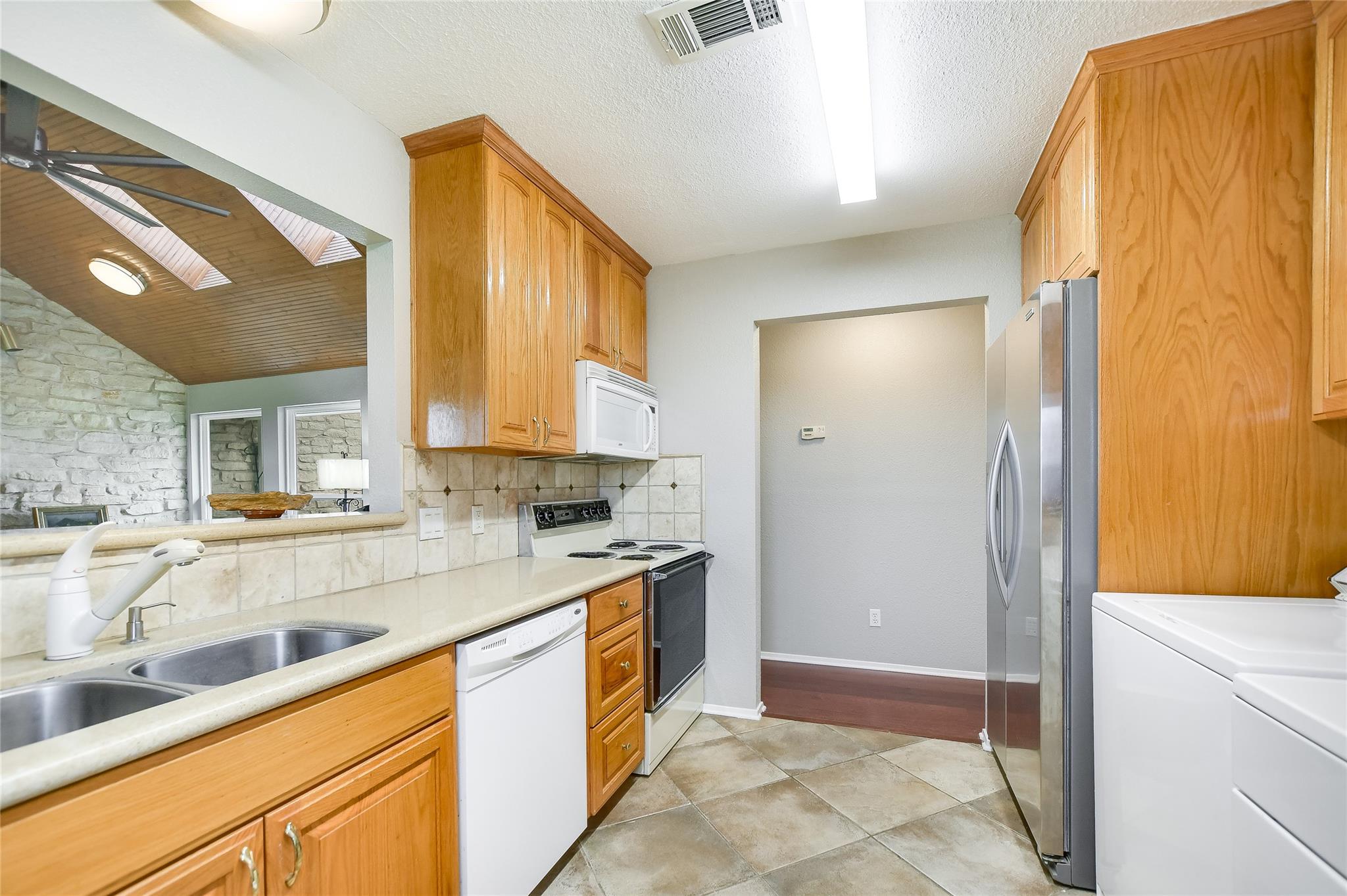 1551 Fm 1466, Coupland, TX 78615