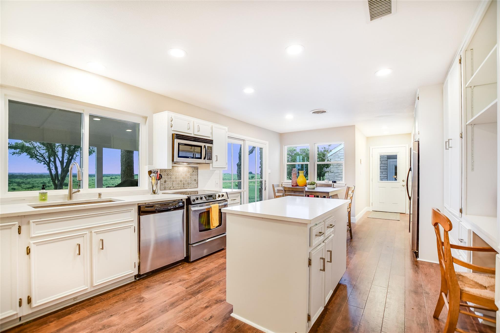 1551 Fm 1466, Coupland, TX 78615