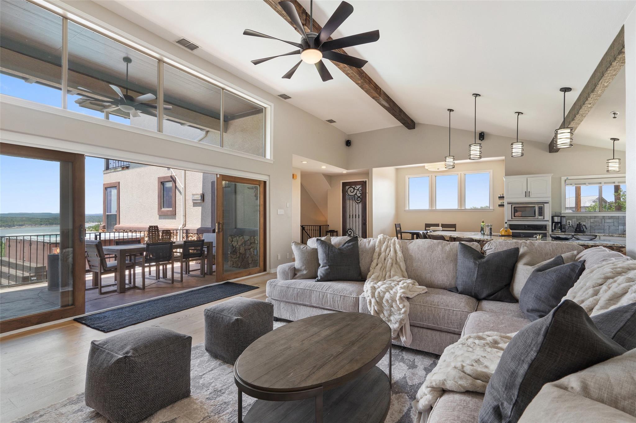 21803 Briarcliff Dr, Spicewood, TX 78669