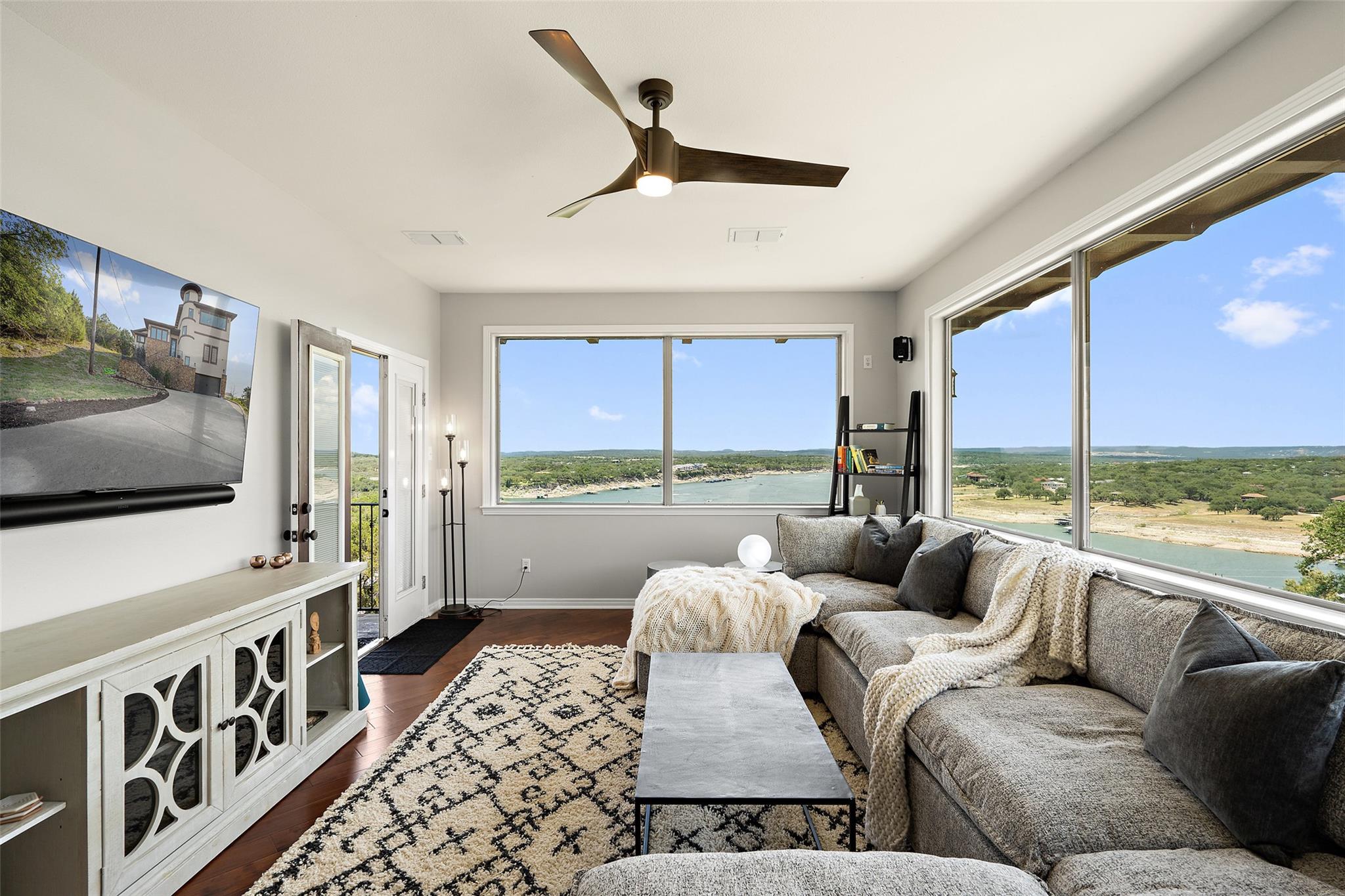 21803 Briarcliff Dr, Spicewood, TX 78669