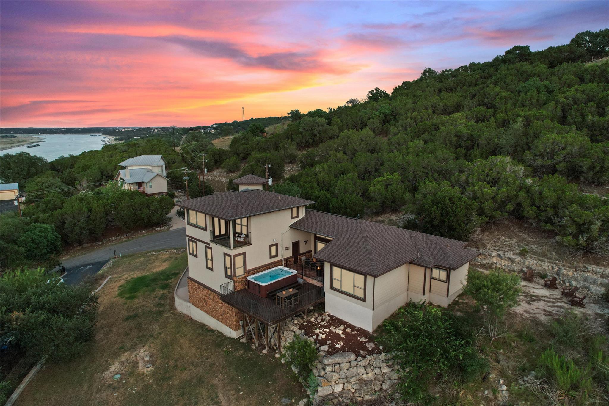 21803 Briarcliff Dr, Spicewood, TX 78669