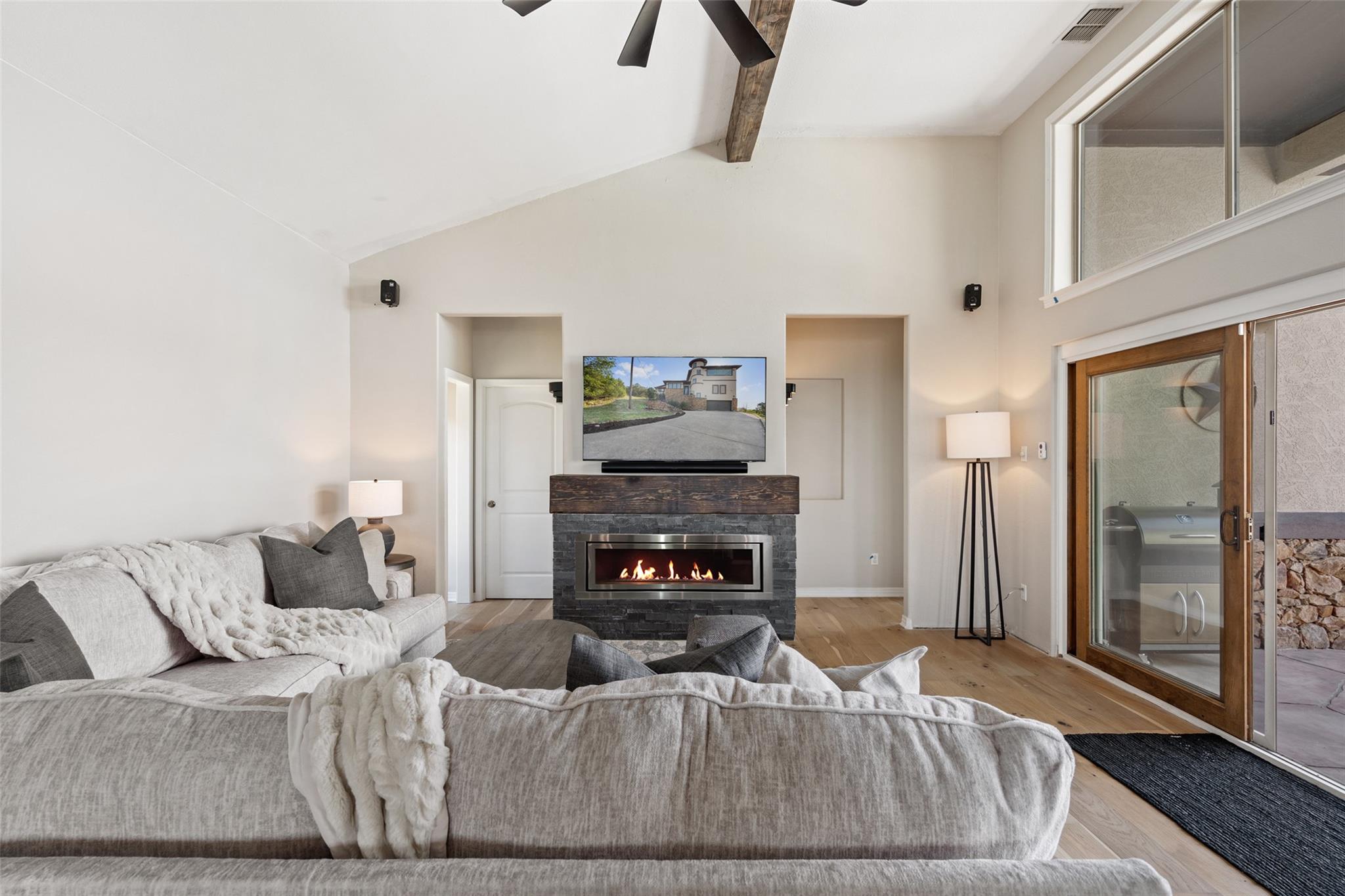 21803 Briarcliff Dr, Spicewood, TX 78669