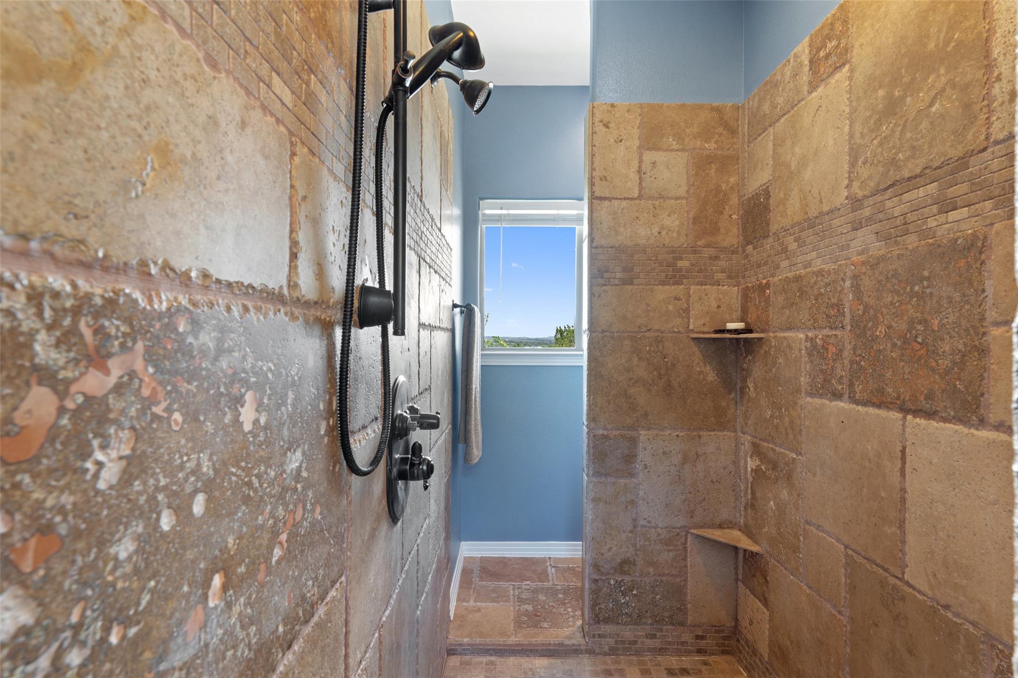 21803 Briarcliff Dr, Spicewood, TX 78669