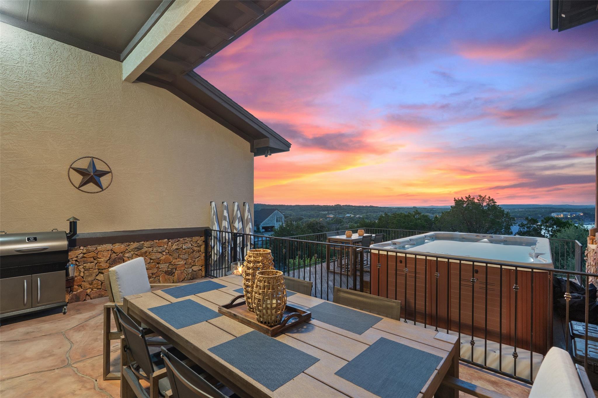 21803 Briarcliff Dr, Spicewood, TX 78669