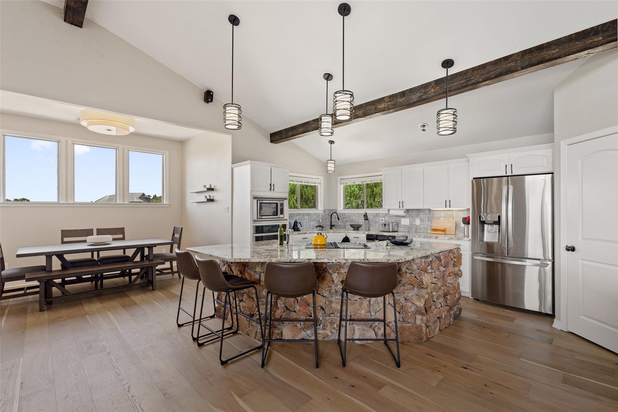 21803 Briarcliff Dr, Spicewood, TX 78669