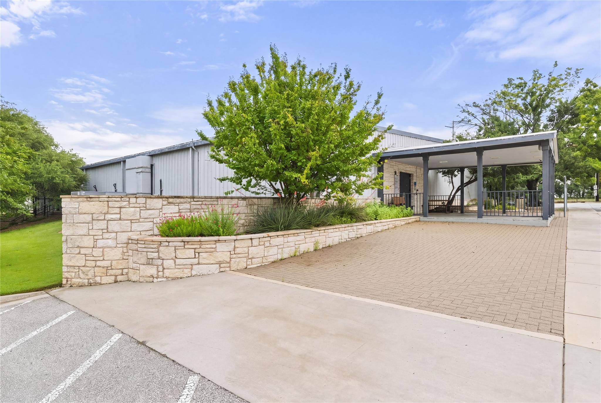 1506 N US HWY 281, Johnson City, TX 78636