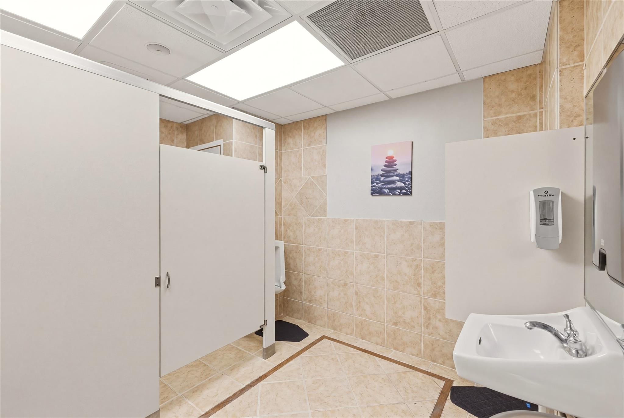 1506 N US HWY 281, Johnson City, TX 78636