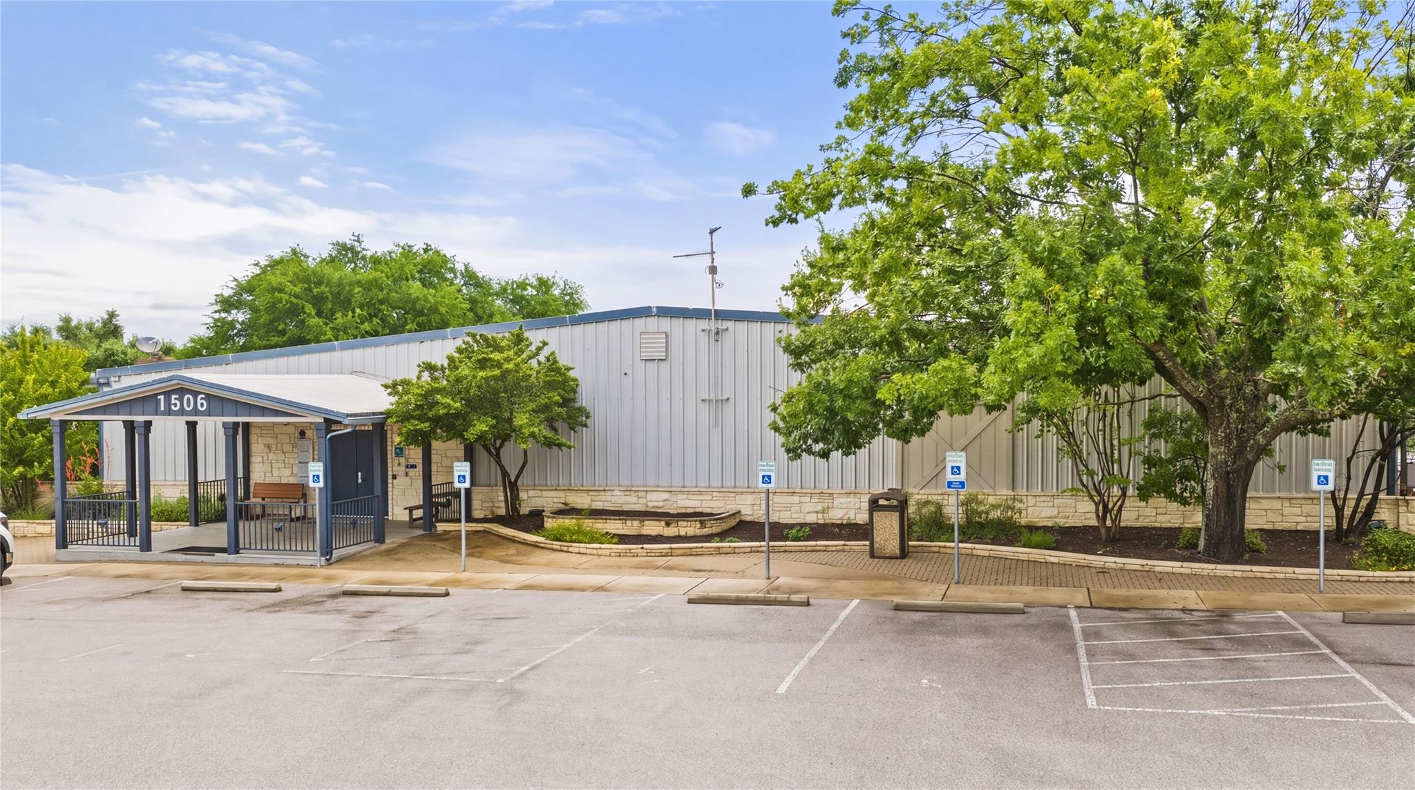 1506 N US HWY 281, Johnson City, TX 78636