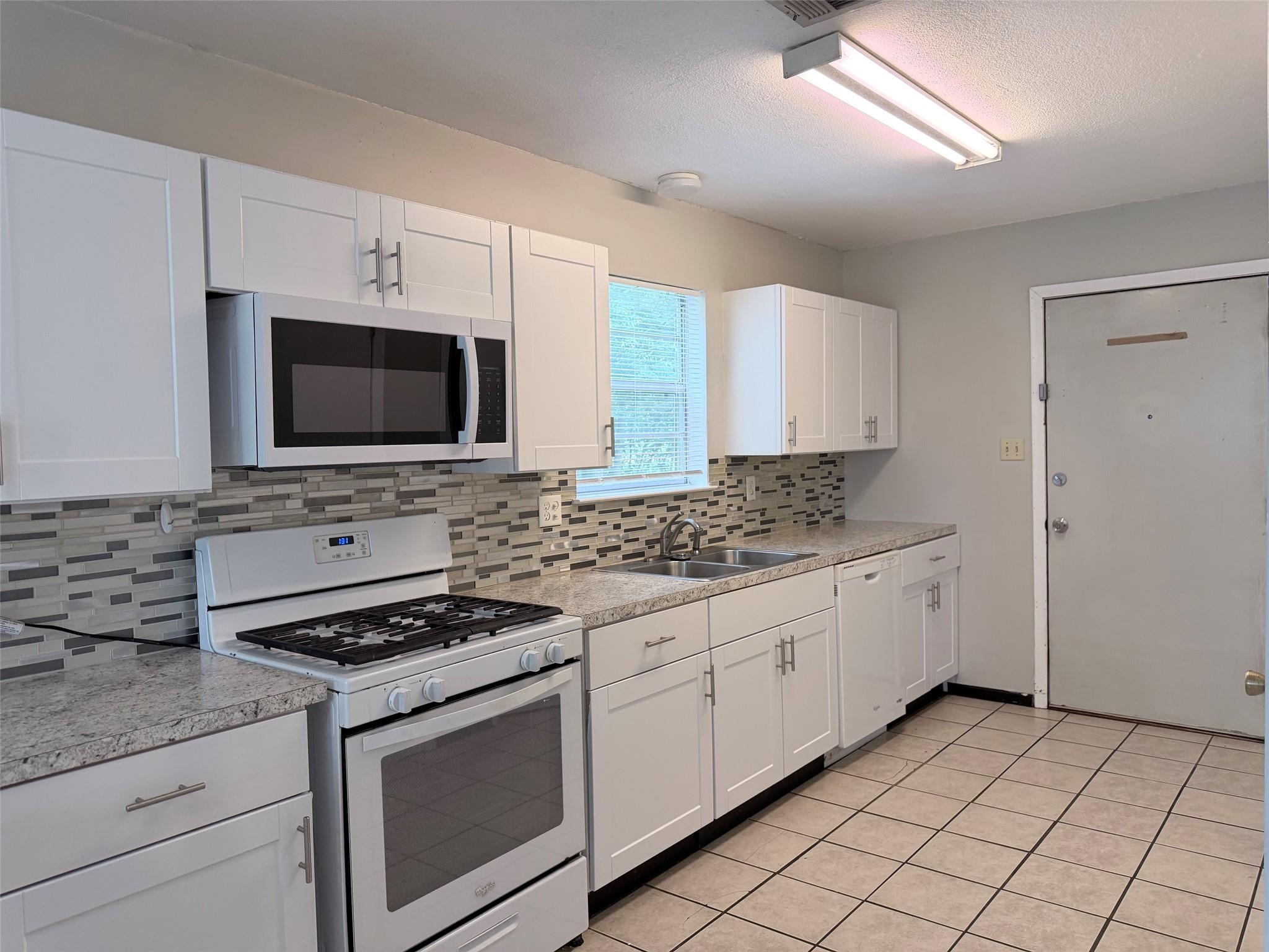 570 W Keanahalululu Ln, Bastrop, TX 78602