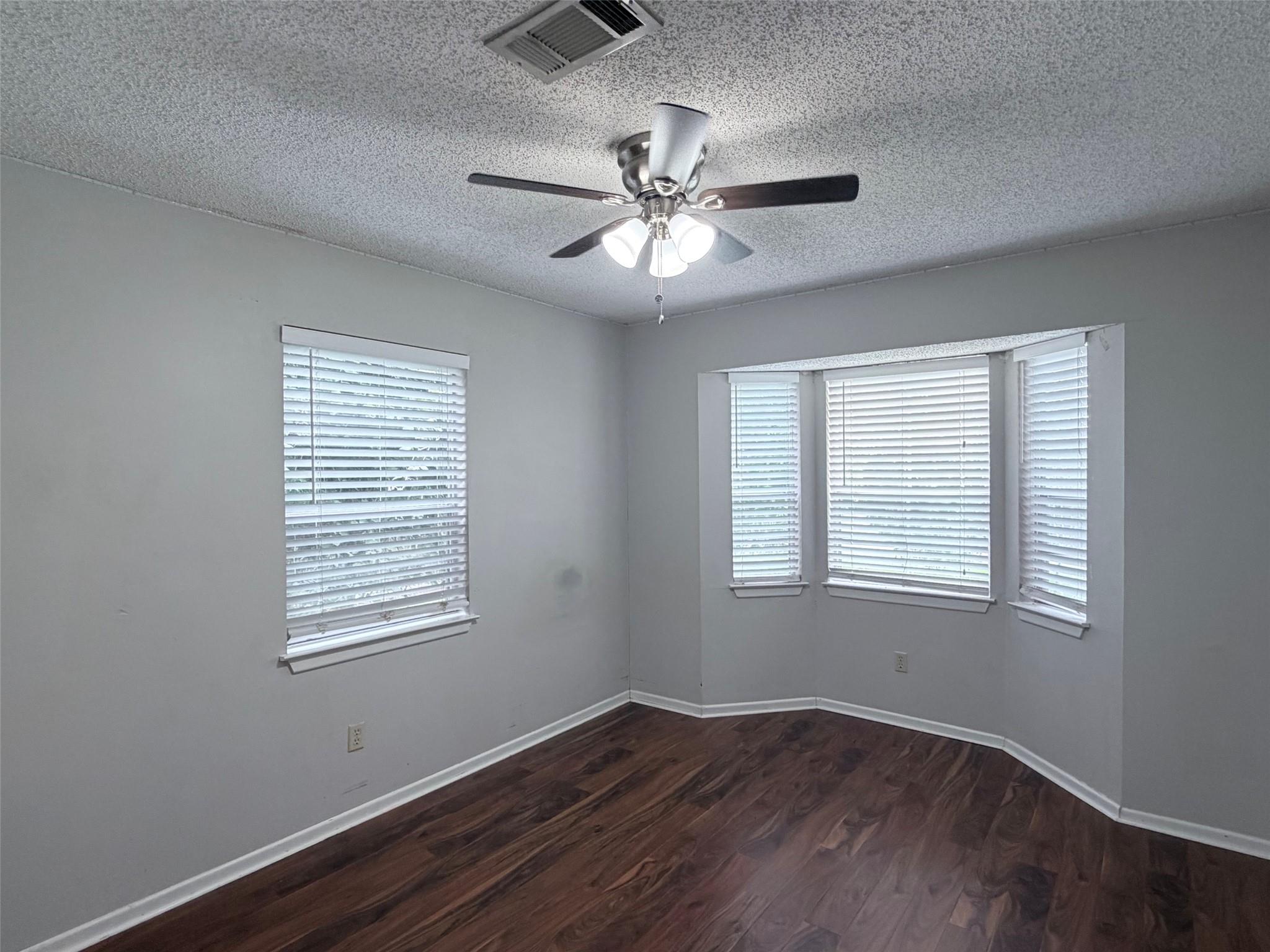 570 W Keanahalululu Ln, Bastrop, TX 78602