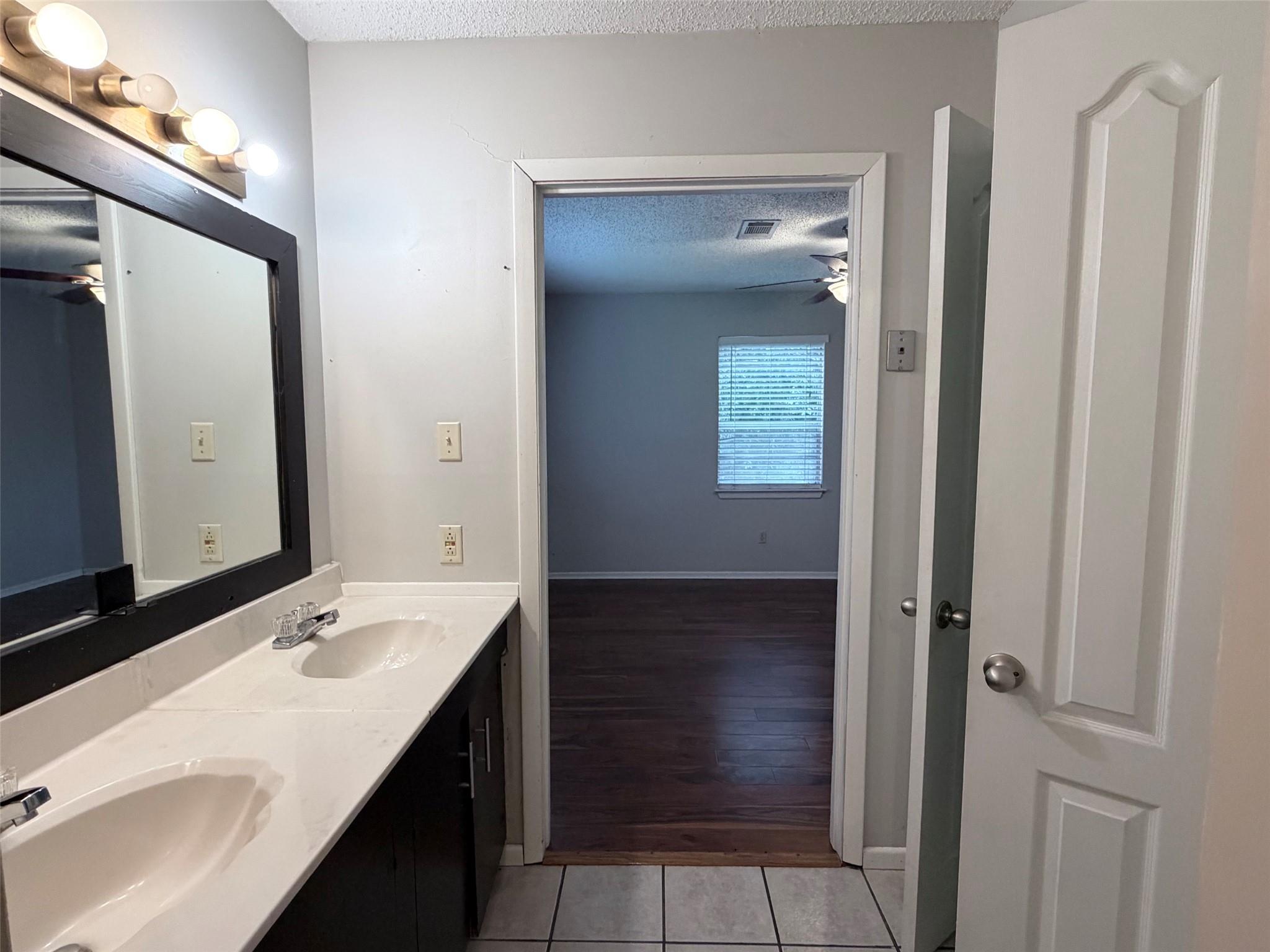 570 W Keanahalululu Ln, Bastrop, TX 78602