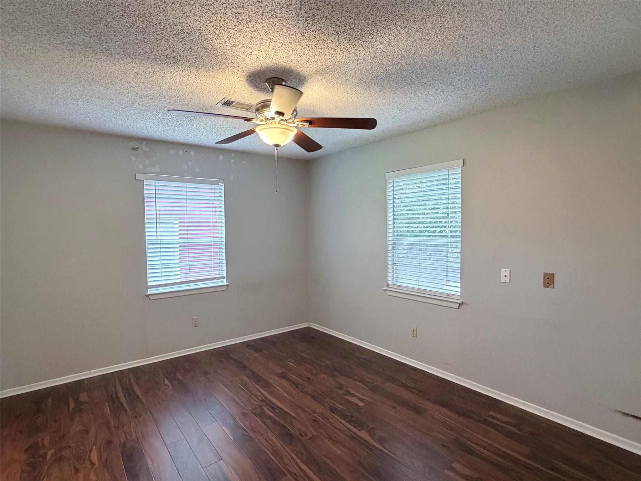 570 W Keanahalululu Ln, Bastrop, TX 78602