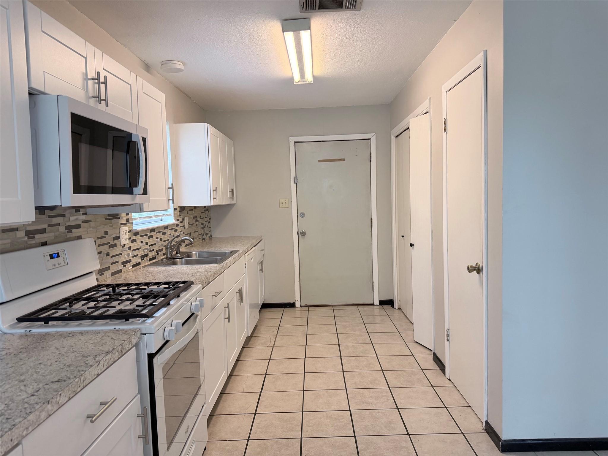 570 W Keanahalululu Ln, Bastrop, TX 78602