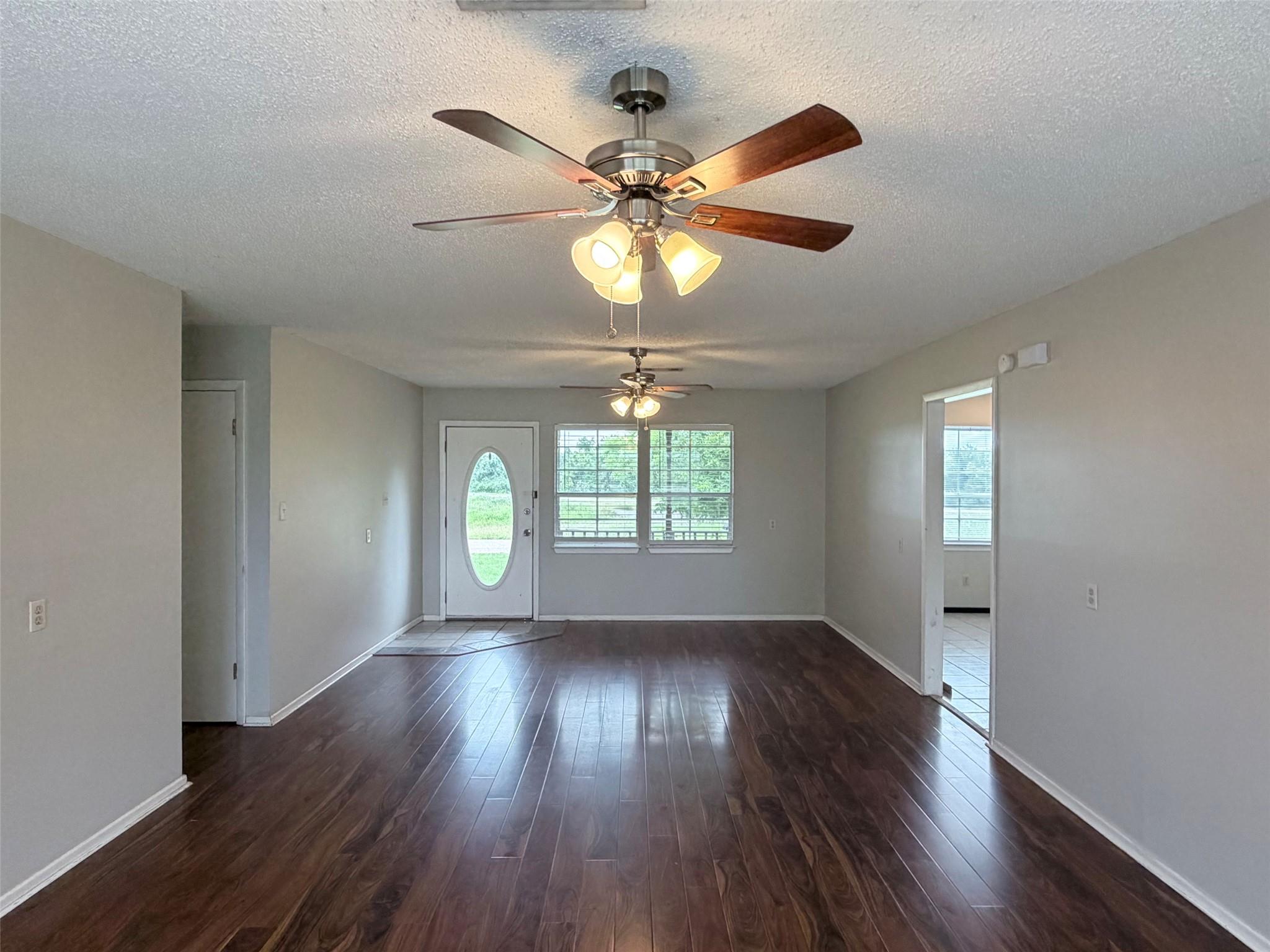 570 W Keanahalululu Ln, Bastrop, TX 78602