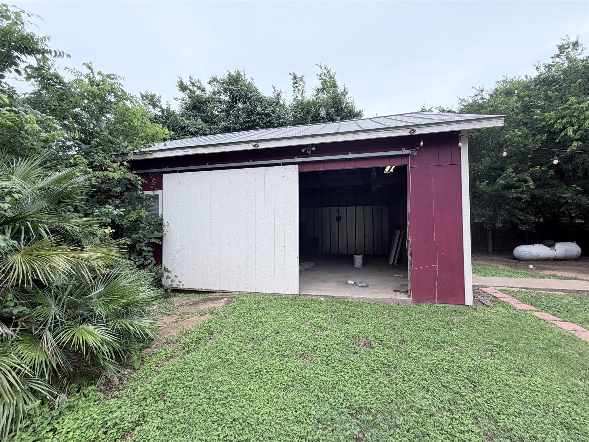570 W Keanahalululu Ln, Bastrop, TX 78602