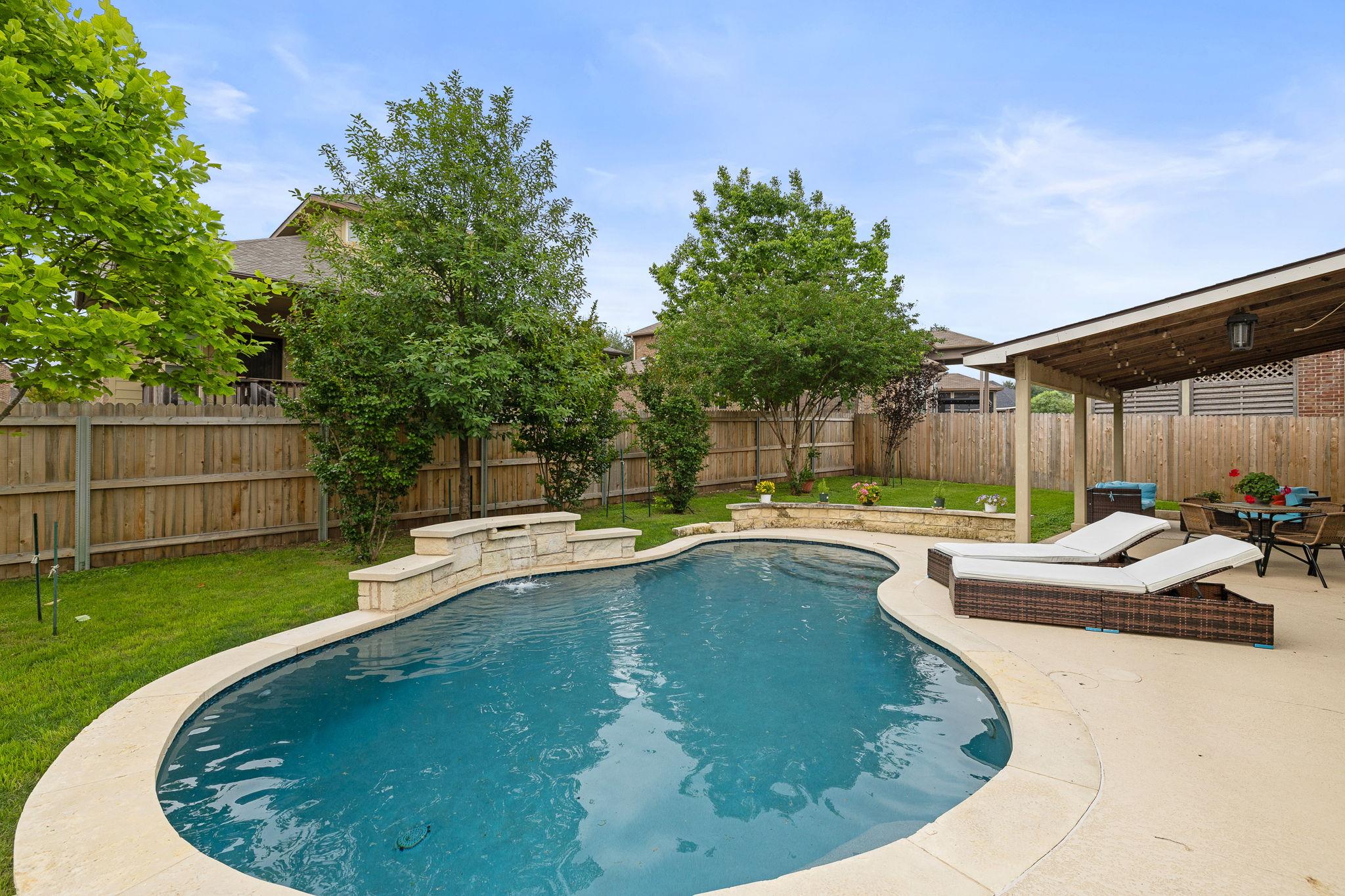 1143 Huntington Trl, Round Rock, TX 78664