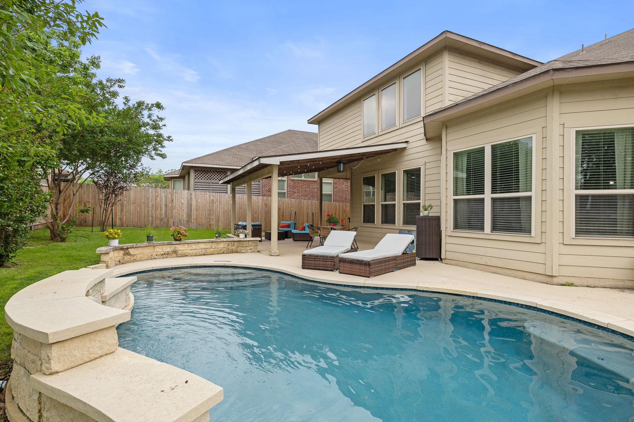 1143 Huntington Trl, Round Rock, TX 78664