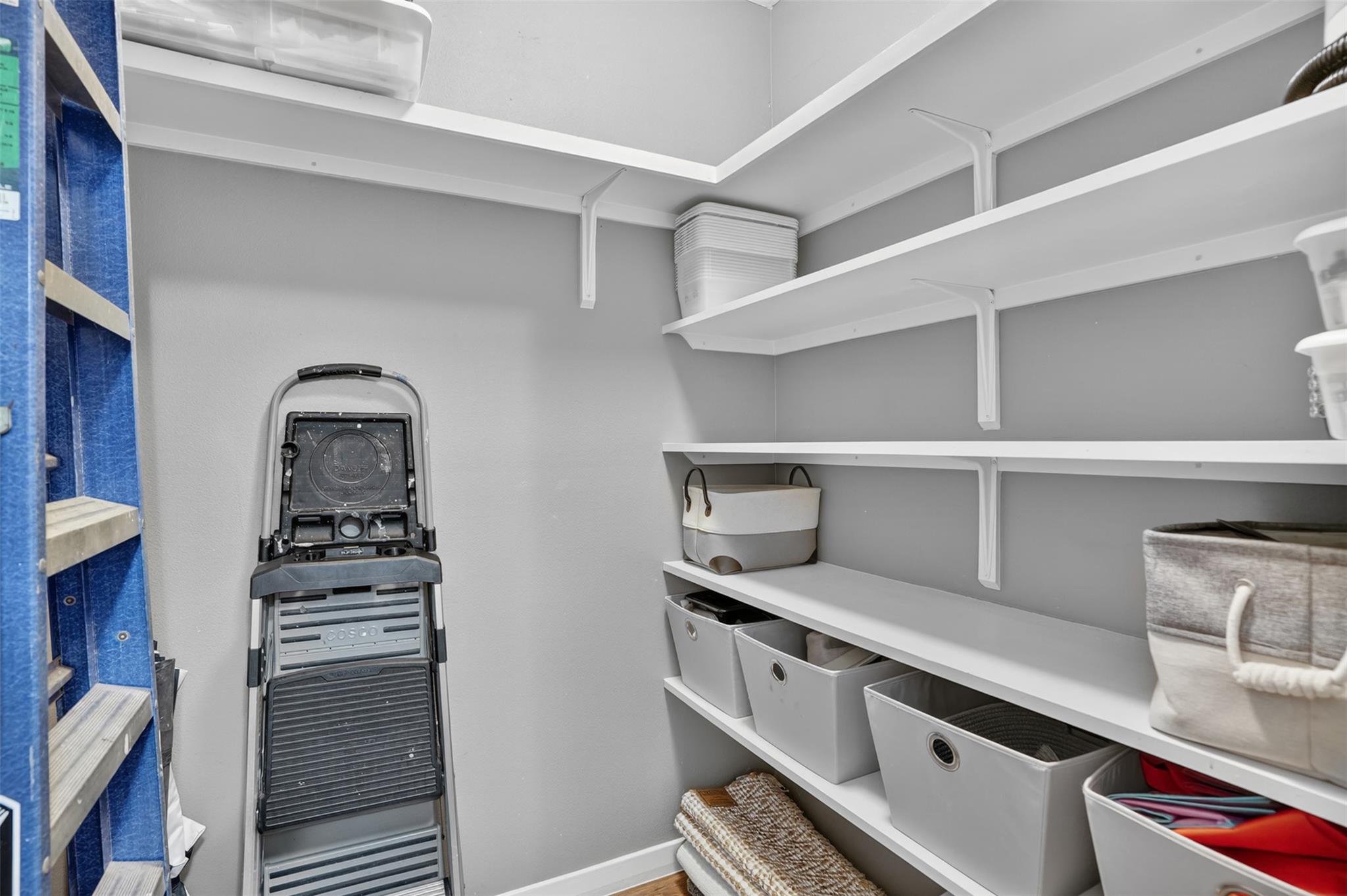 1899 Sunflower Trl, Luling, TX 78648