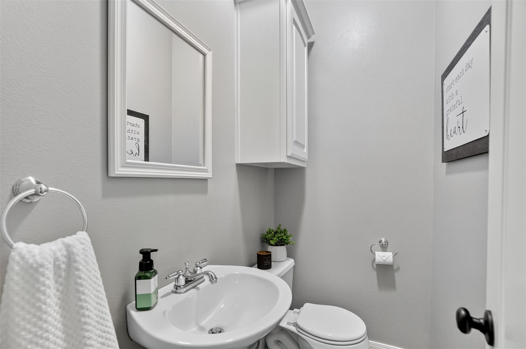 1899 Sunflower Trl, Luling, TX 78648