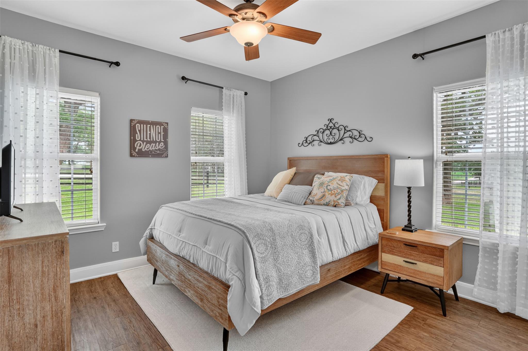 1899 Sunflower Trl, Luling, TX 78648