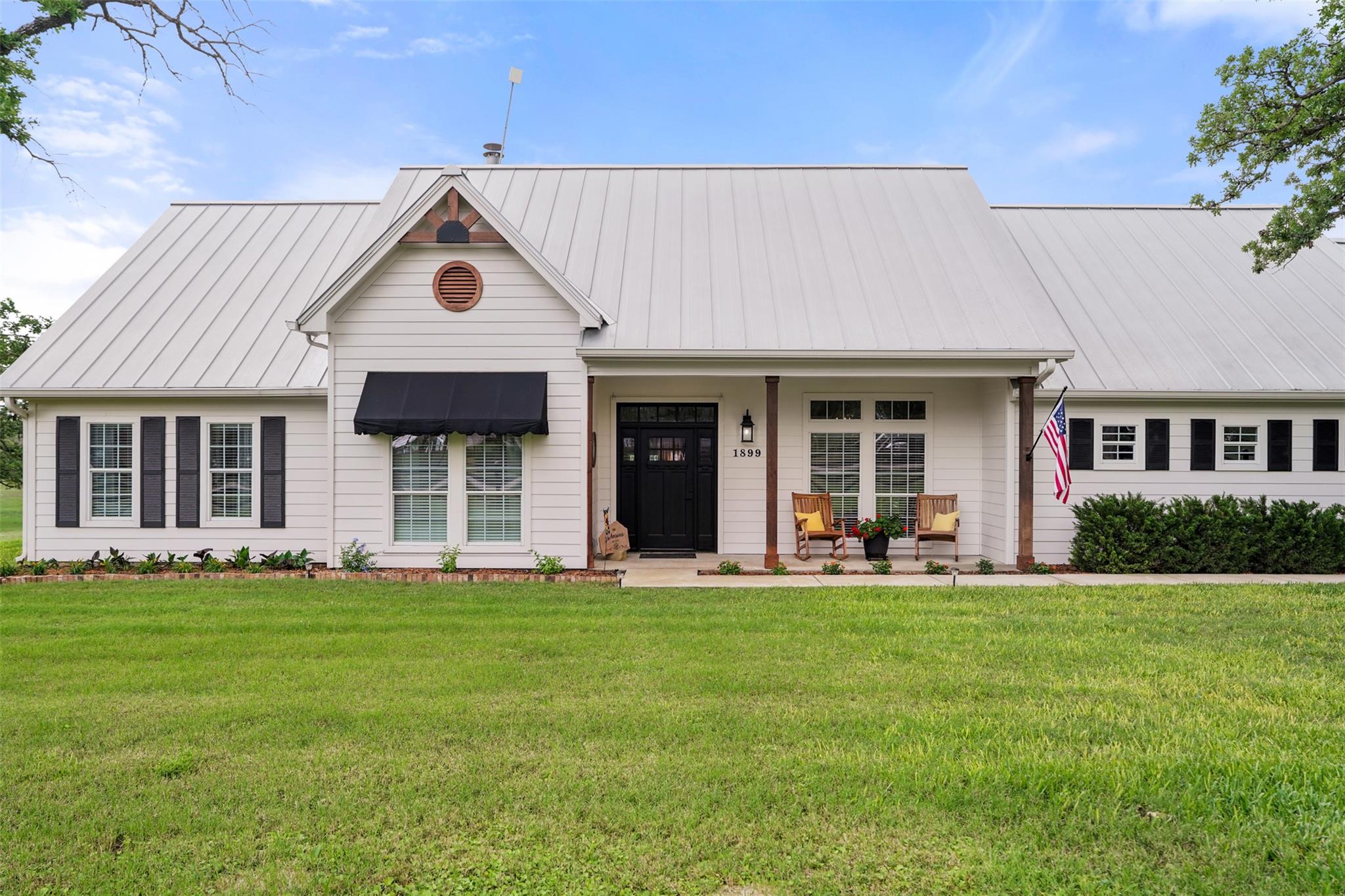1899 Sunflower Trl, Luling, TX 78648