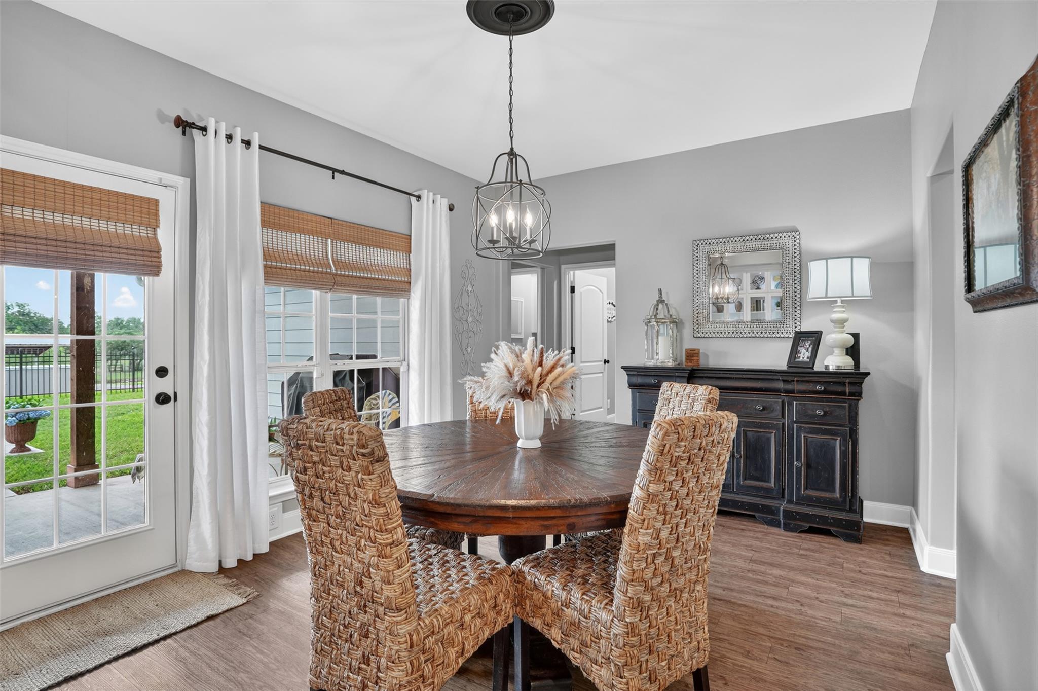 1899 Sunflower Trl, Luling, TX 78648