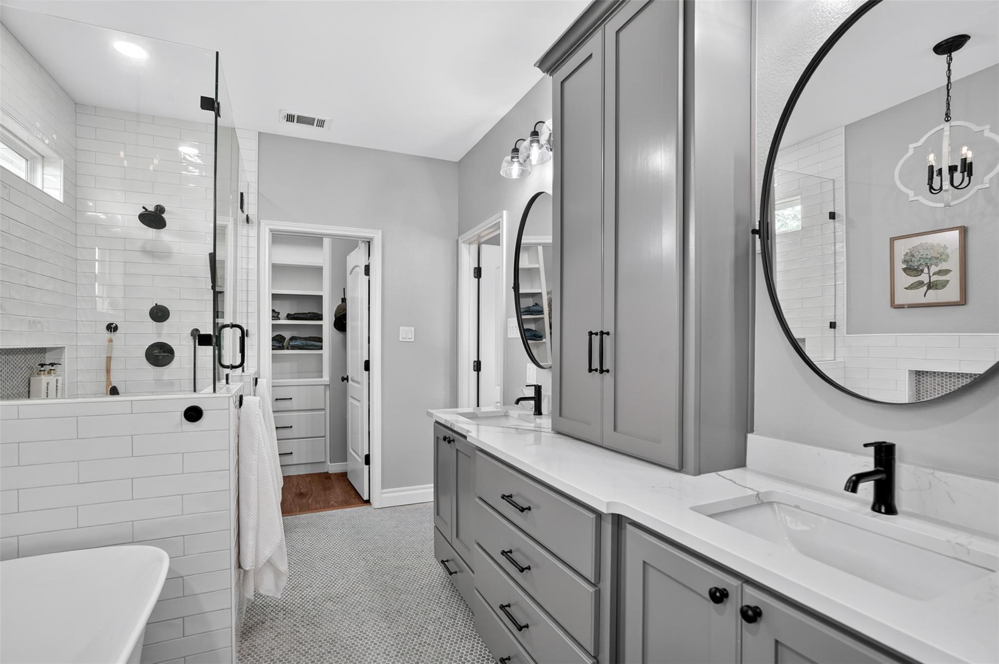 1899 Sunflower Trl, Luling, TX 78648