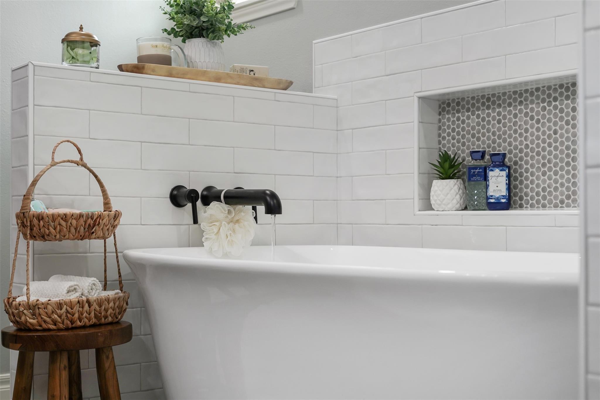 1899 Sunflower Trl, Luling, TX 78648