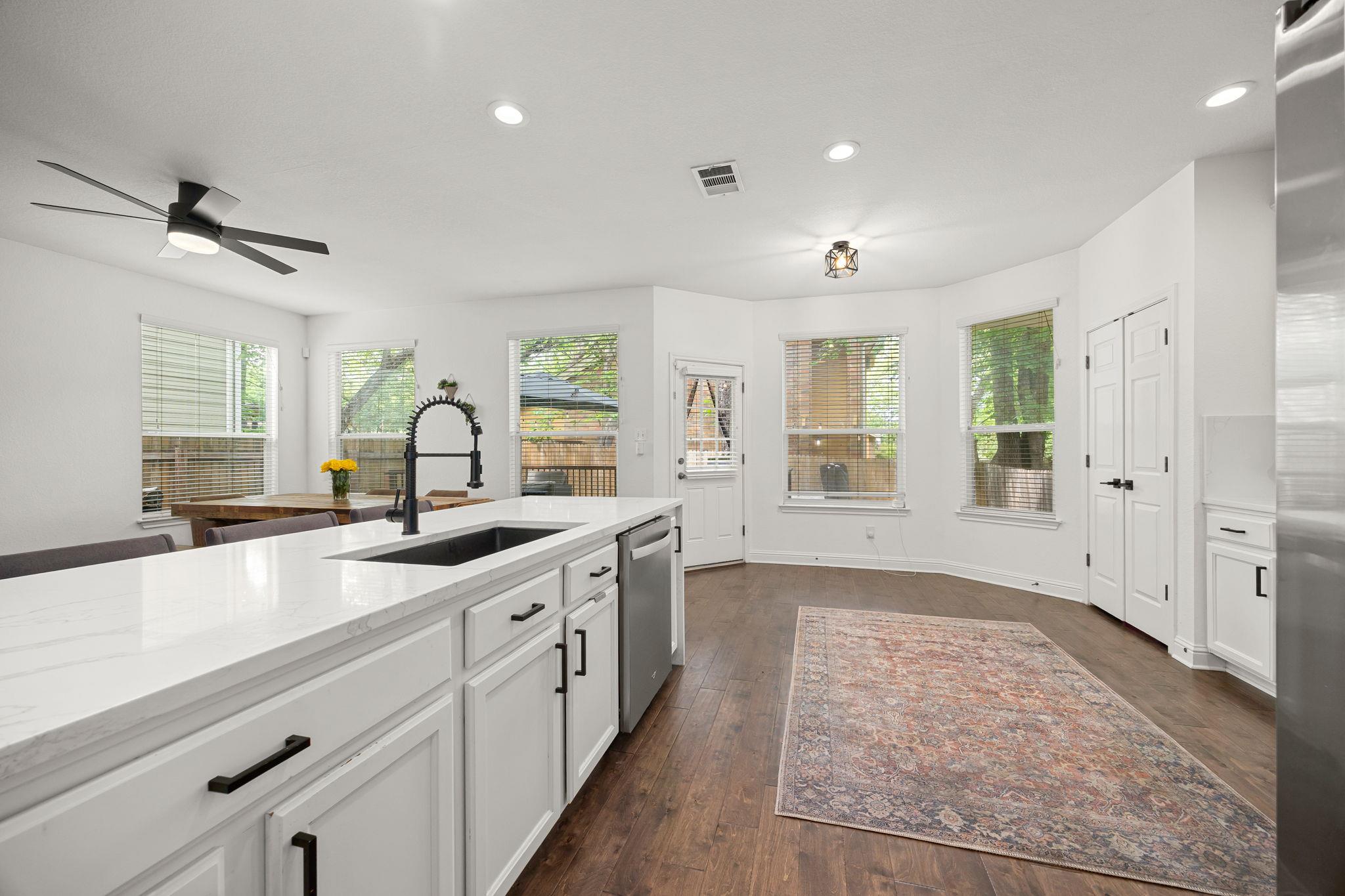 1812 Village Oak Ct, Austin, TX 78704