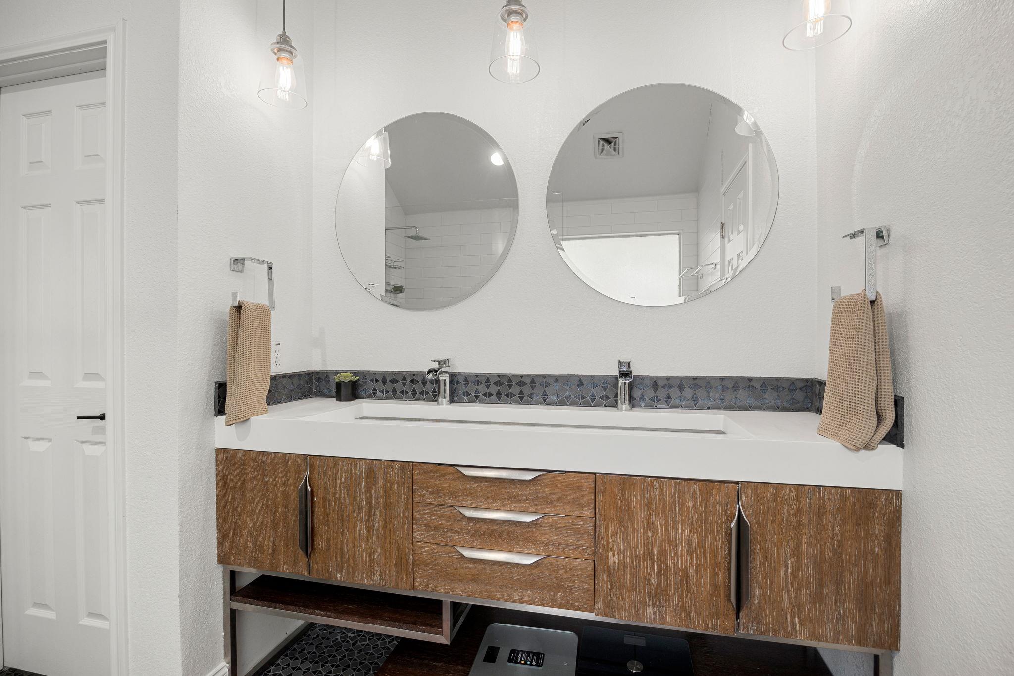 1812 Village Oak Ct, Austin, TX 78704