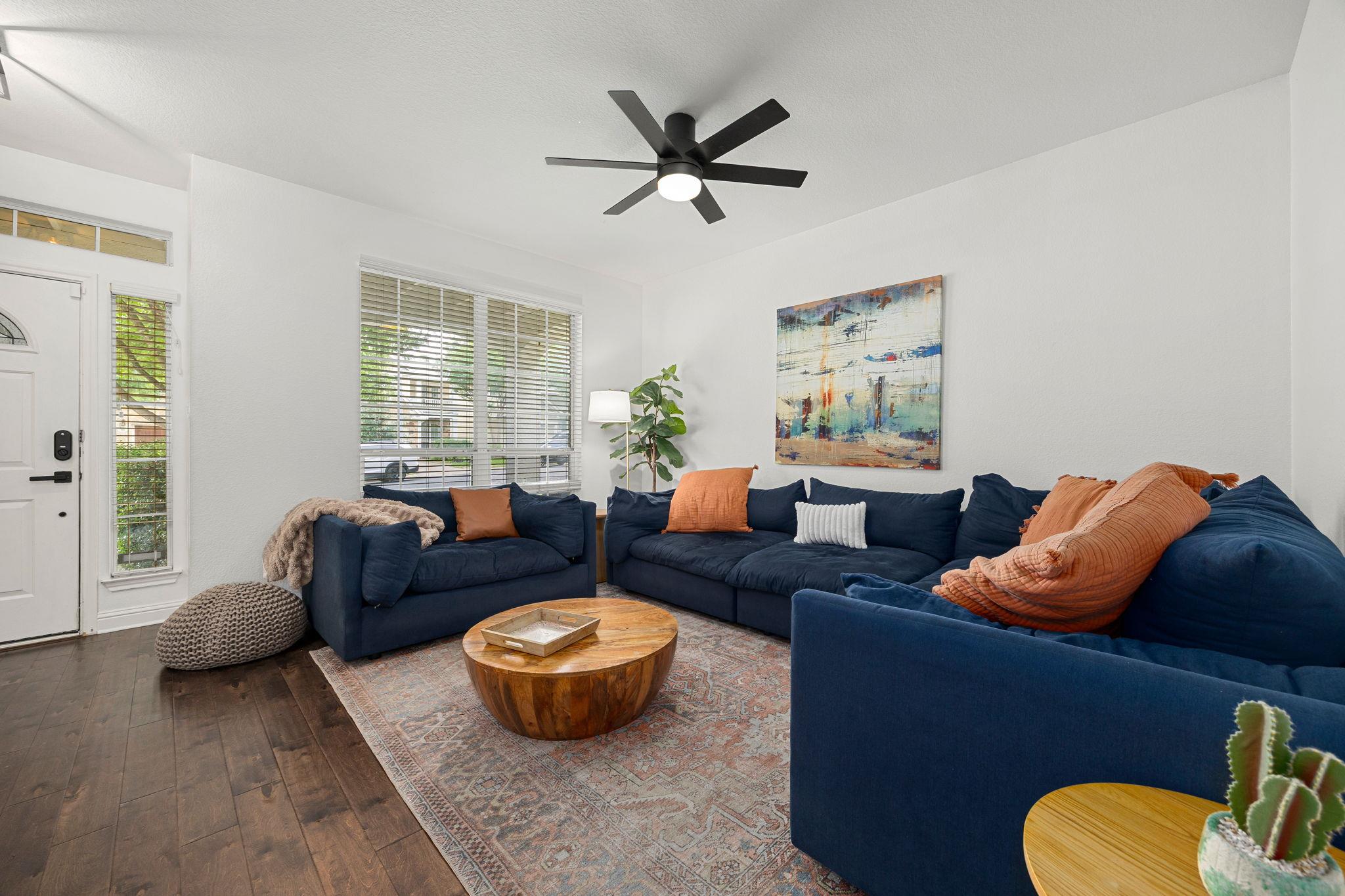 1812 Village Oak Ct, Austin, TX 78704