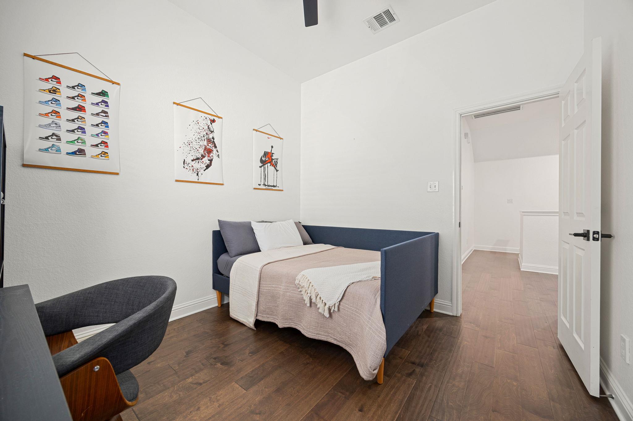 1812 Village Oak Ct, Austin, TX 78704