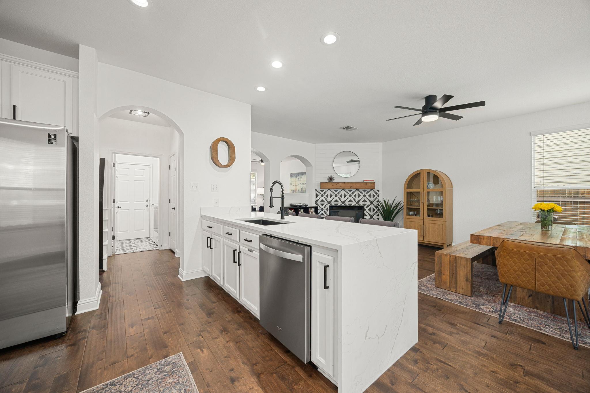 1812 Village Oak Ct, Austin, TX 78704