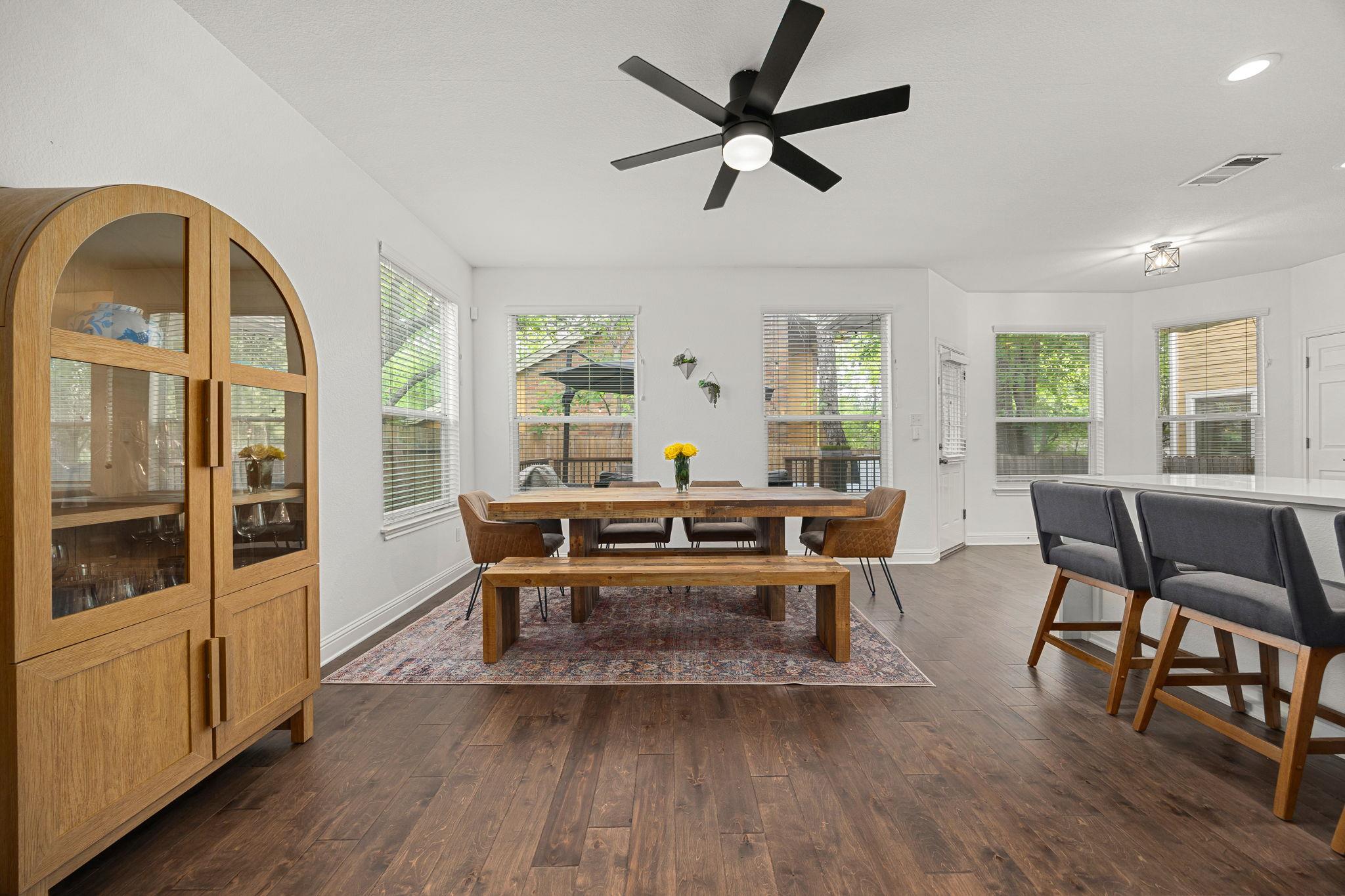 1812 Village Oak Ct, Austin, TX 78704