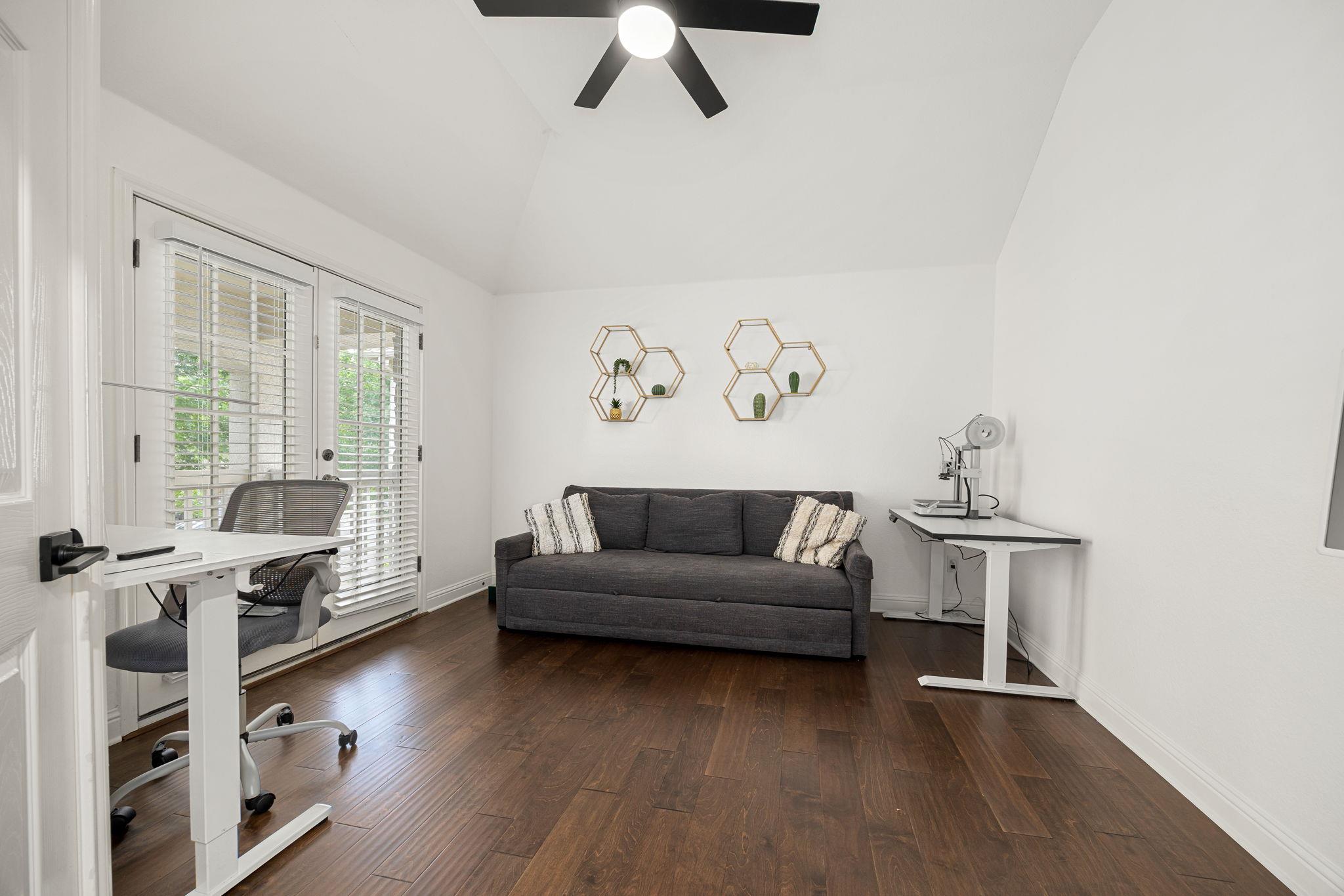1812 Village Oak Ct, Austin, TX 78704