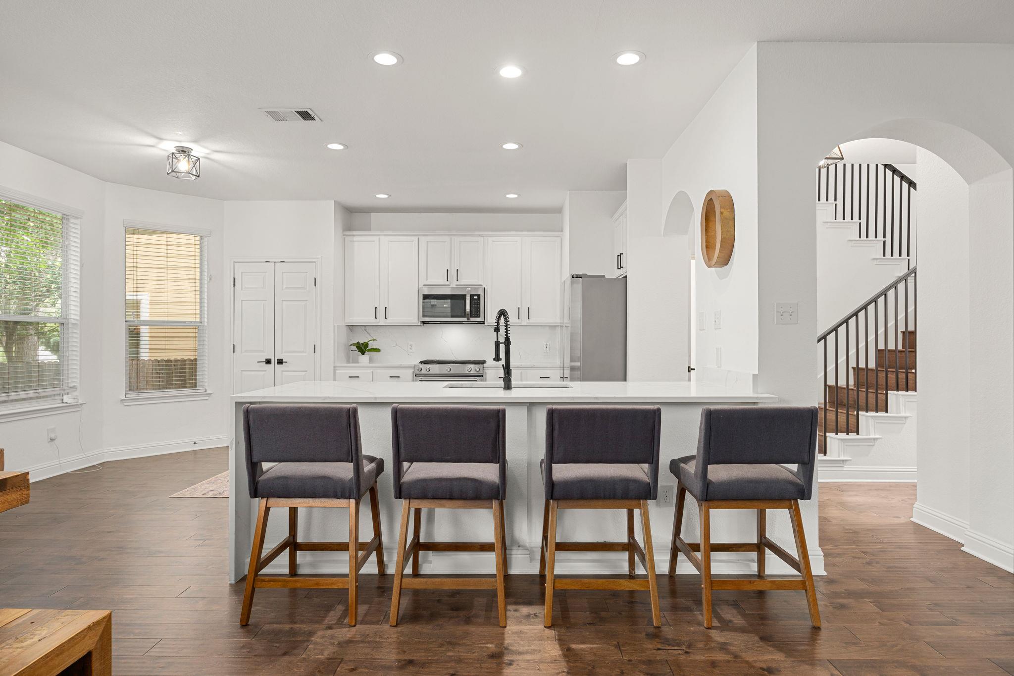 1812 Village Oak Ct, Austin, TX 78704