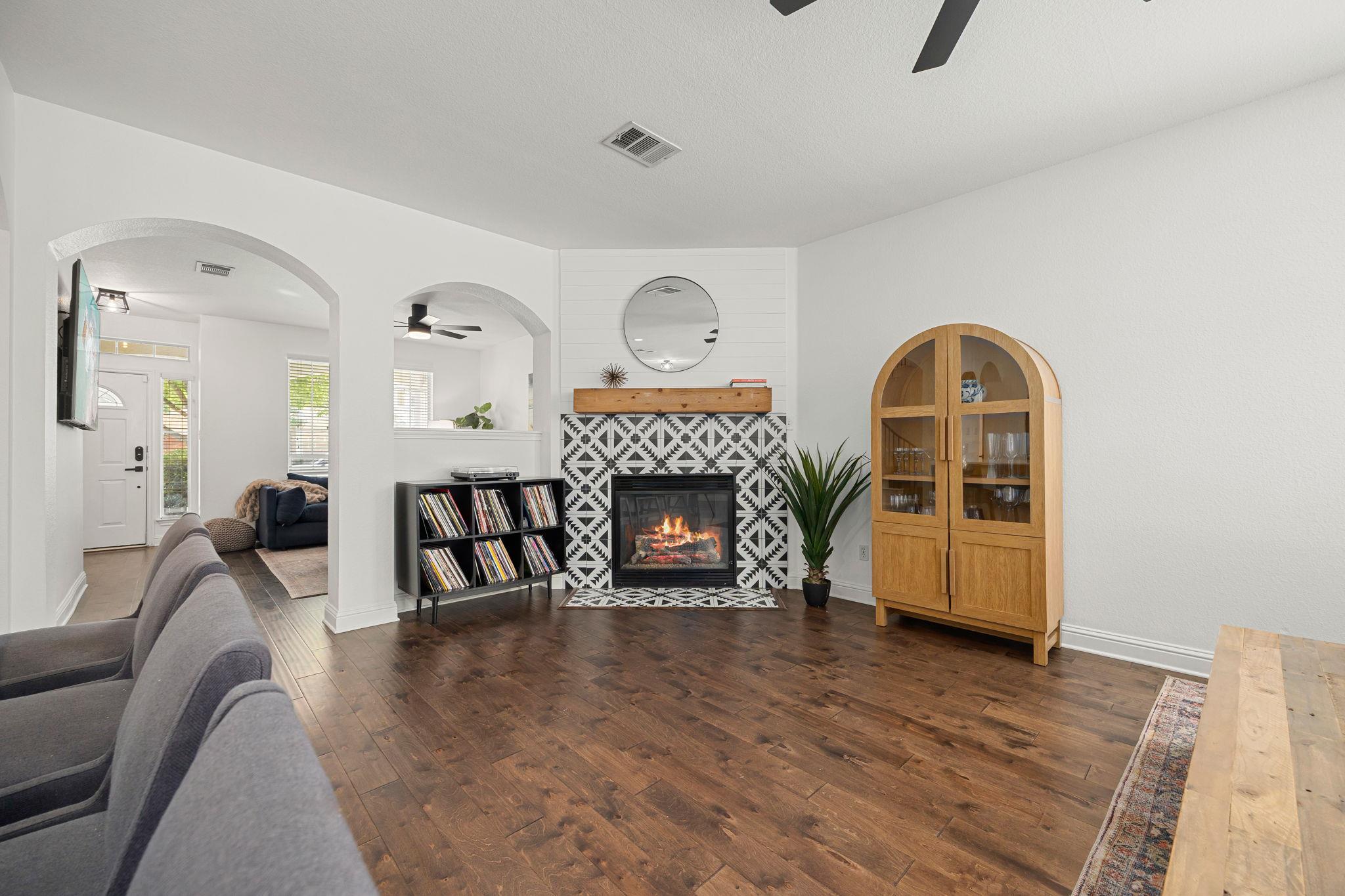 1812 Village Oak Ct, Austin, TX 78704