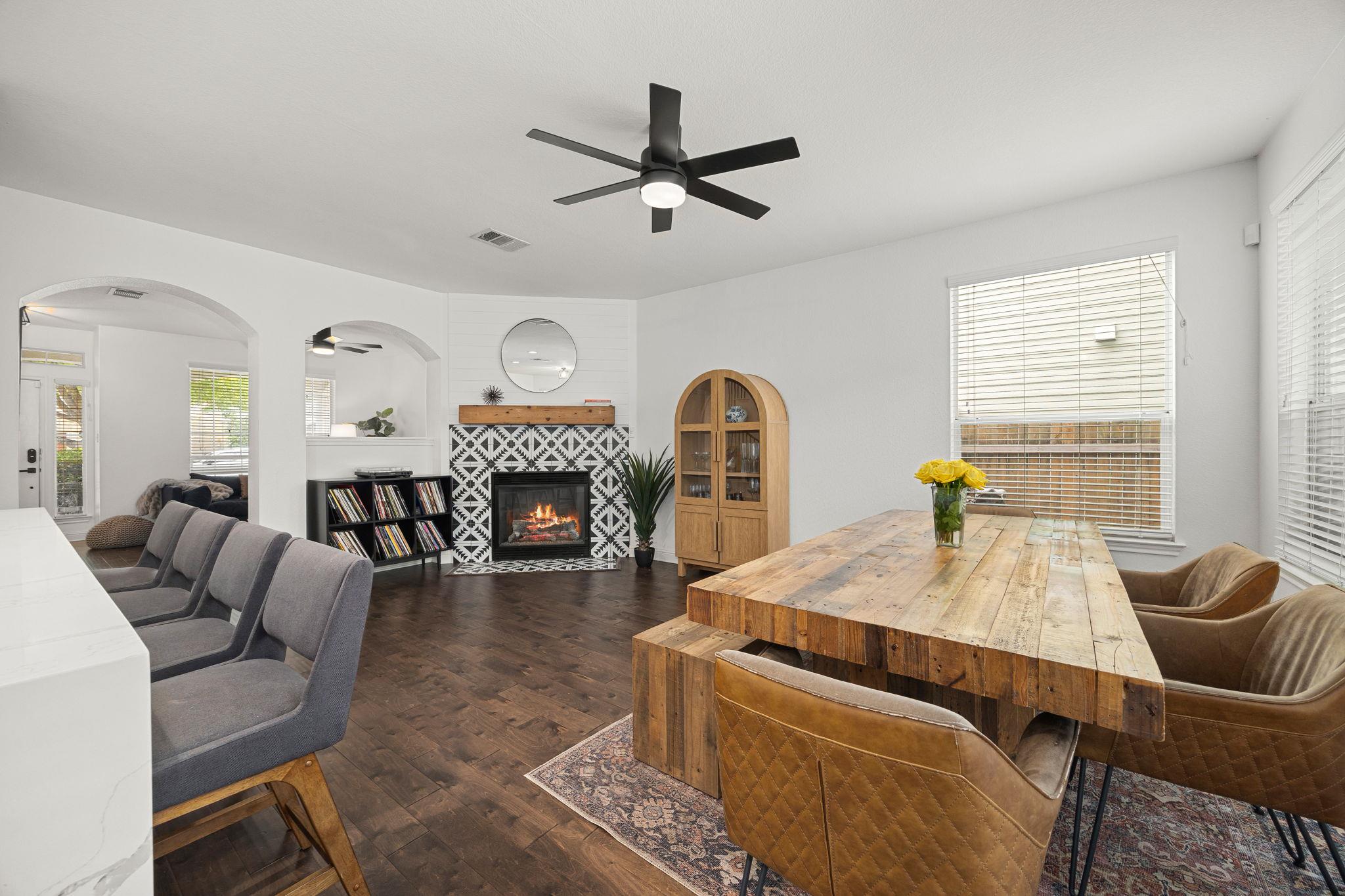 1812 Village Oak Ct, Austin, TX 78704