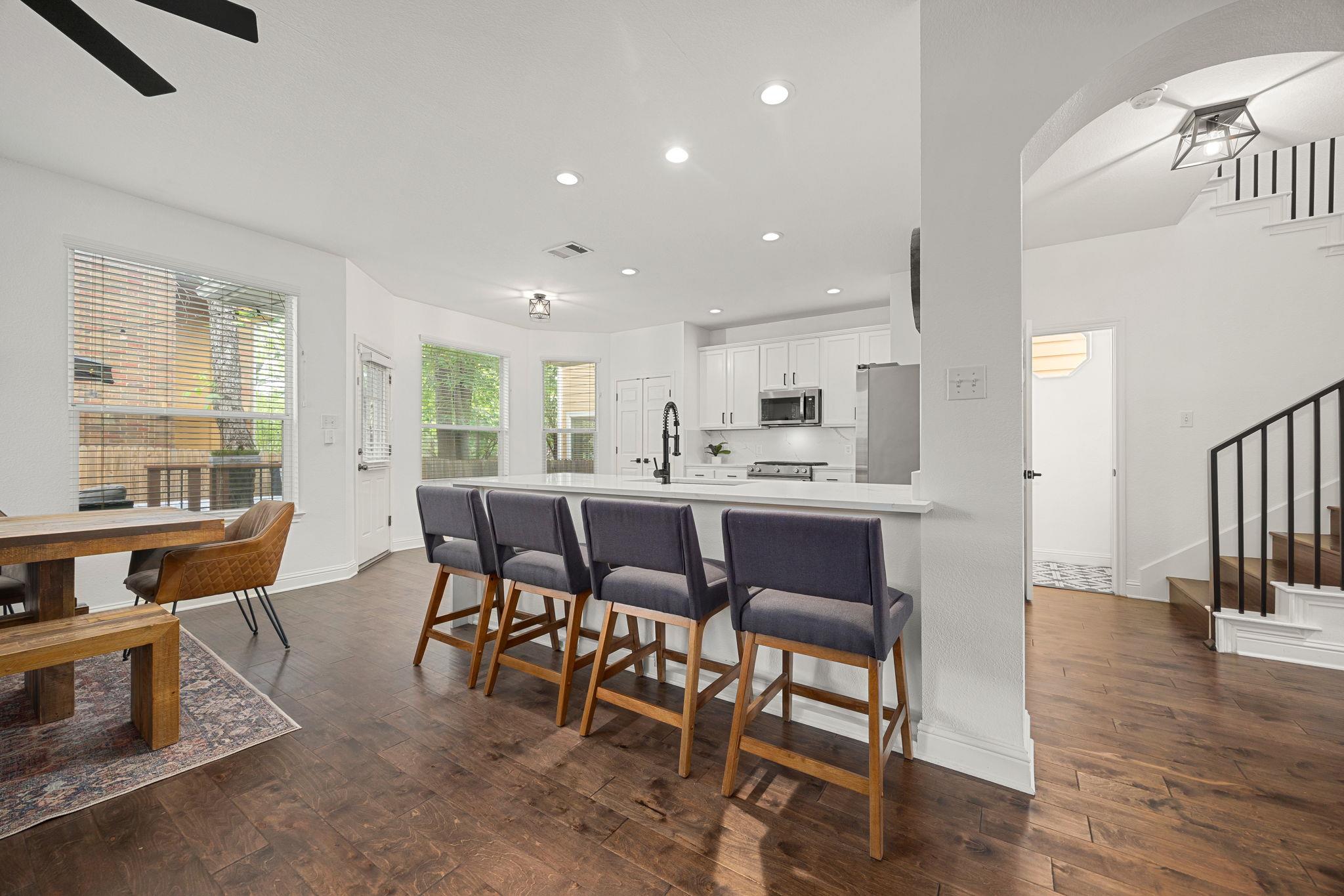 1812 Village Oak Ct, Austin, TX 78704