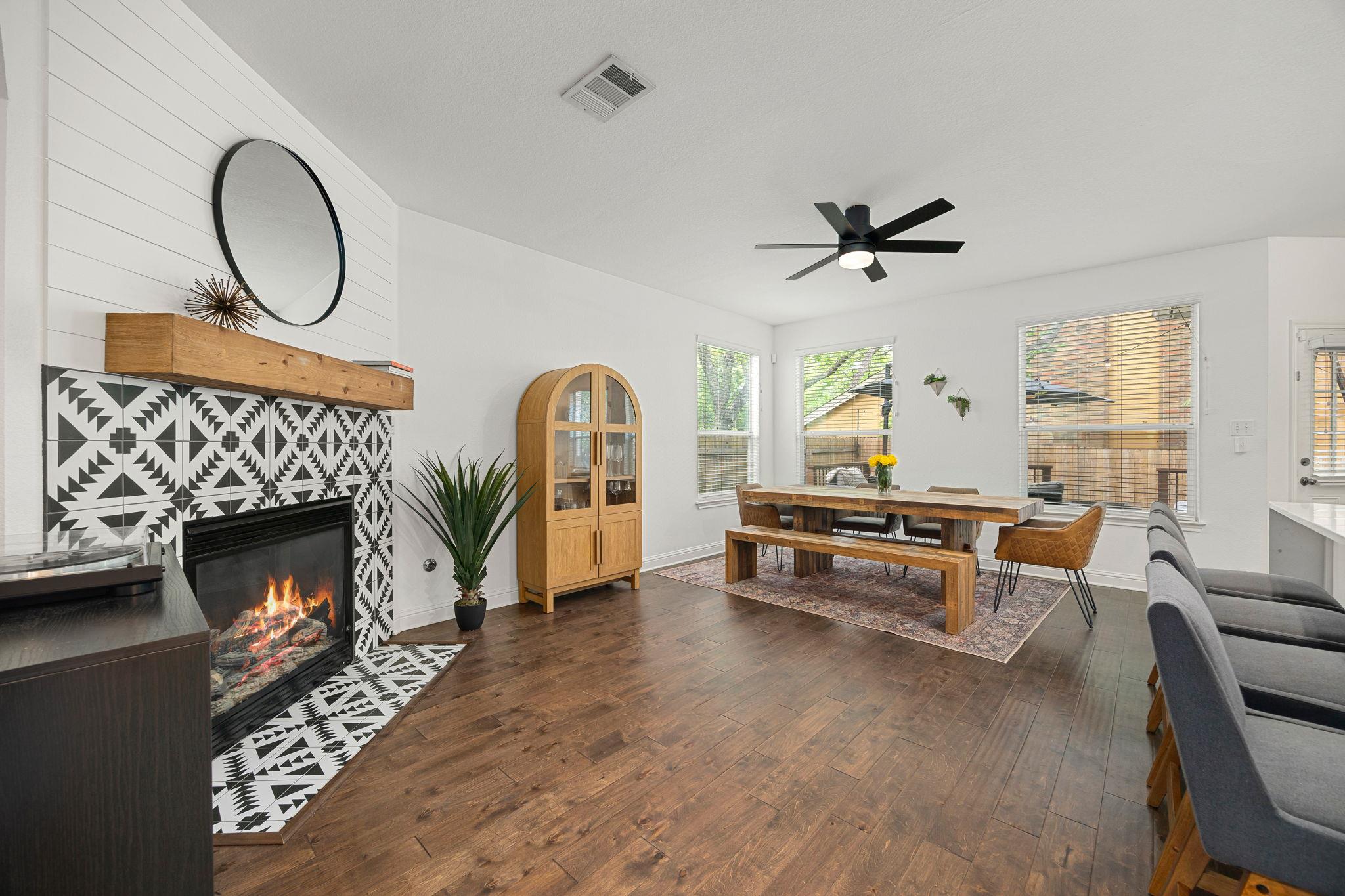 1812 Village Oak Ct, Austin, TX 78704