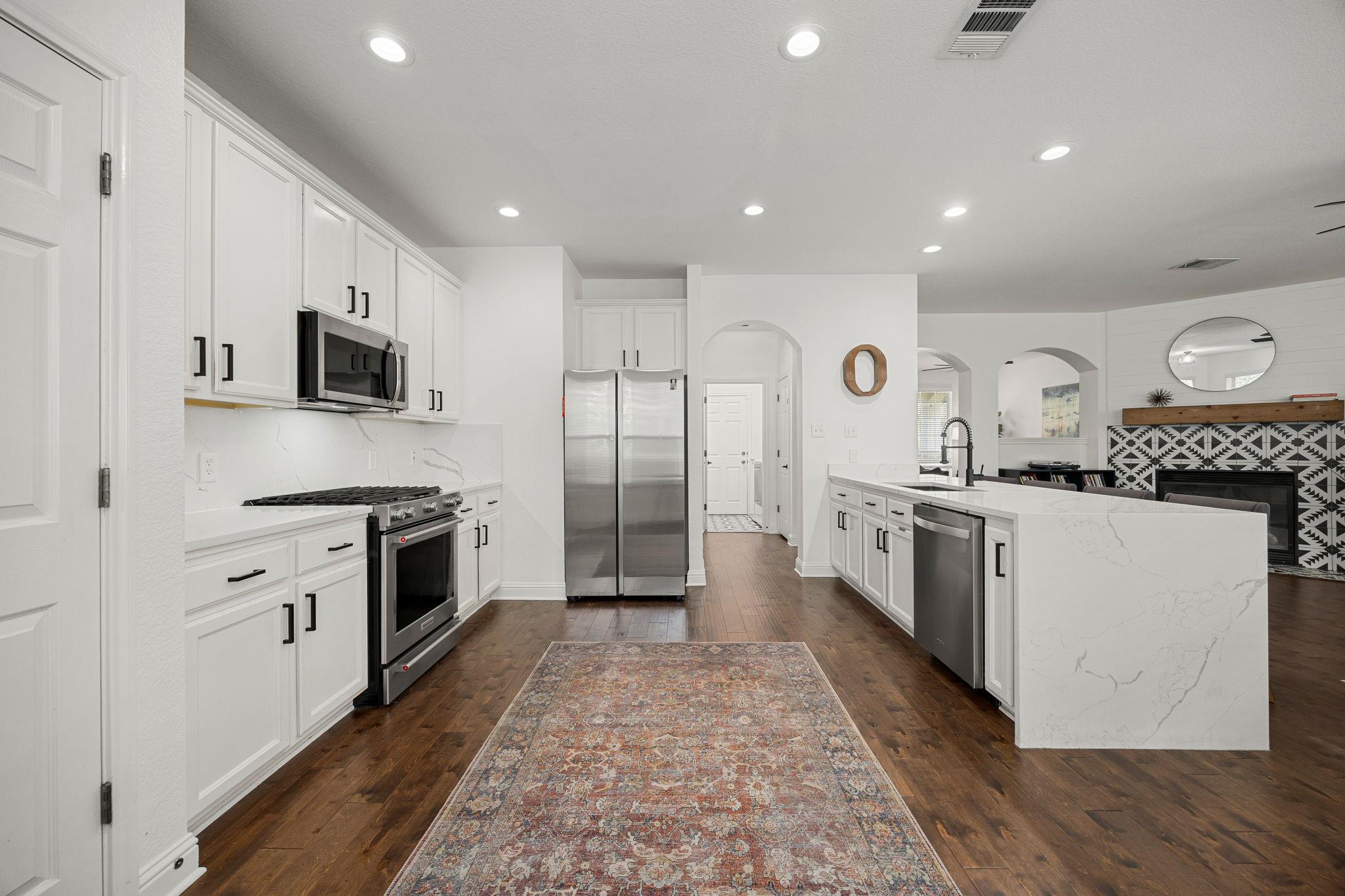 1812 Village Oak Ct, Austin, TX 78704