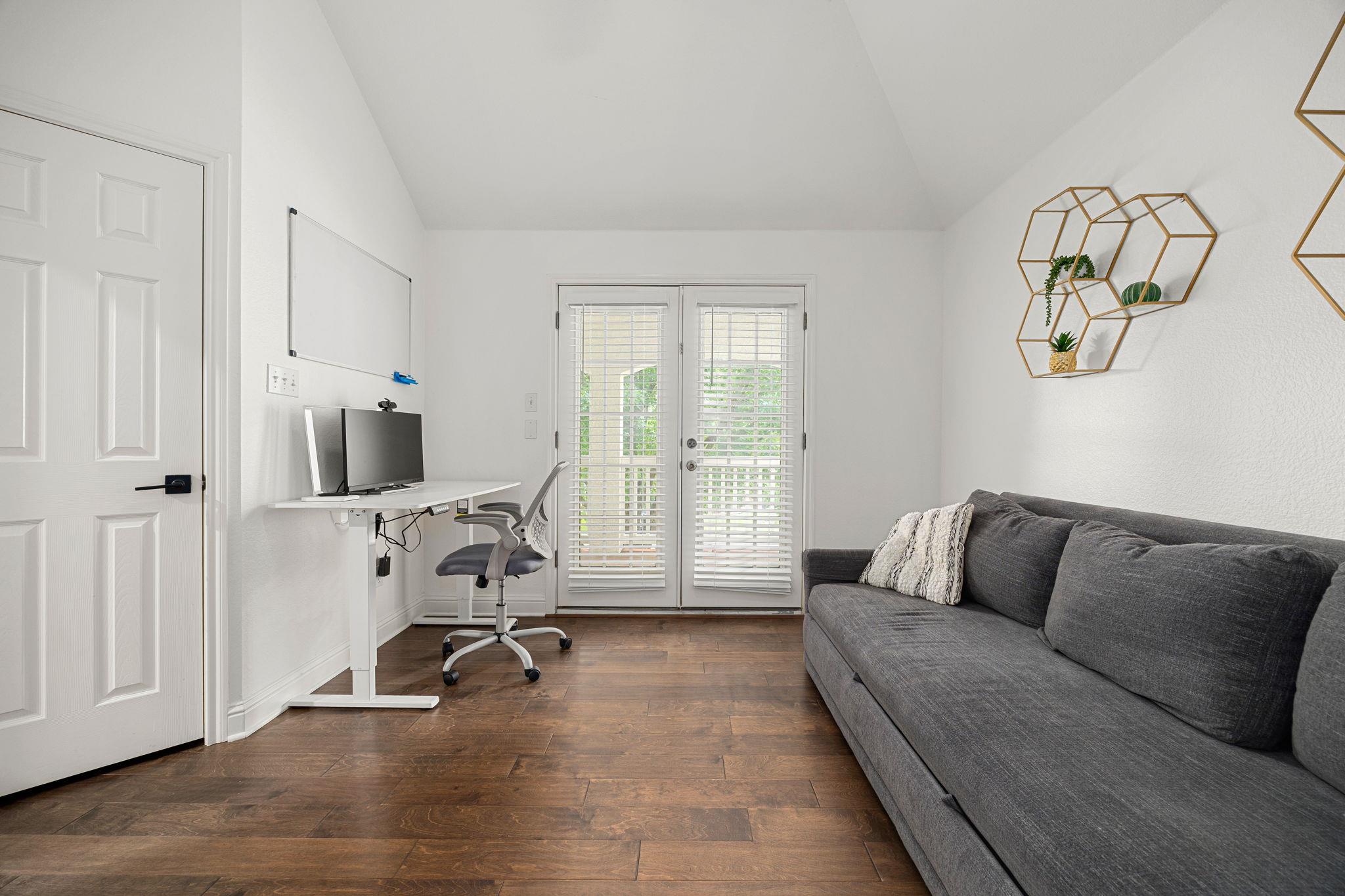 1812 Village Oak Ct, Austin, TX 78704