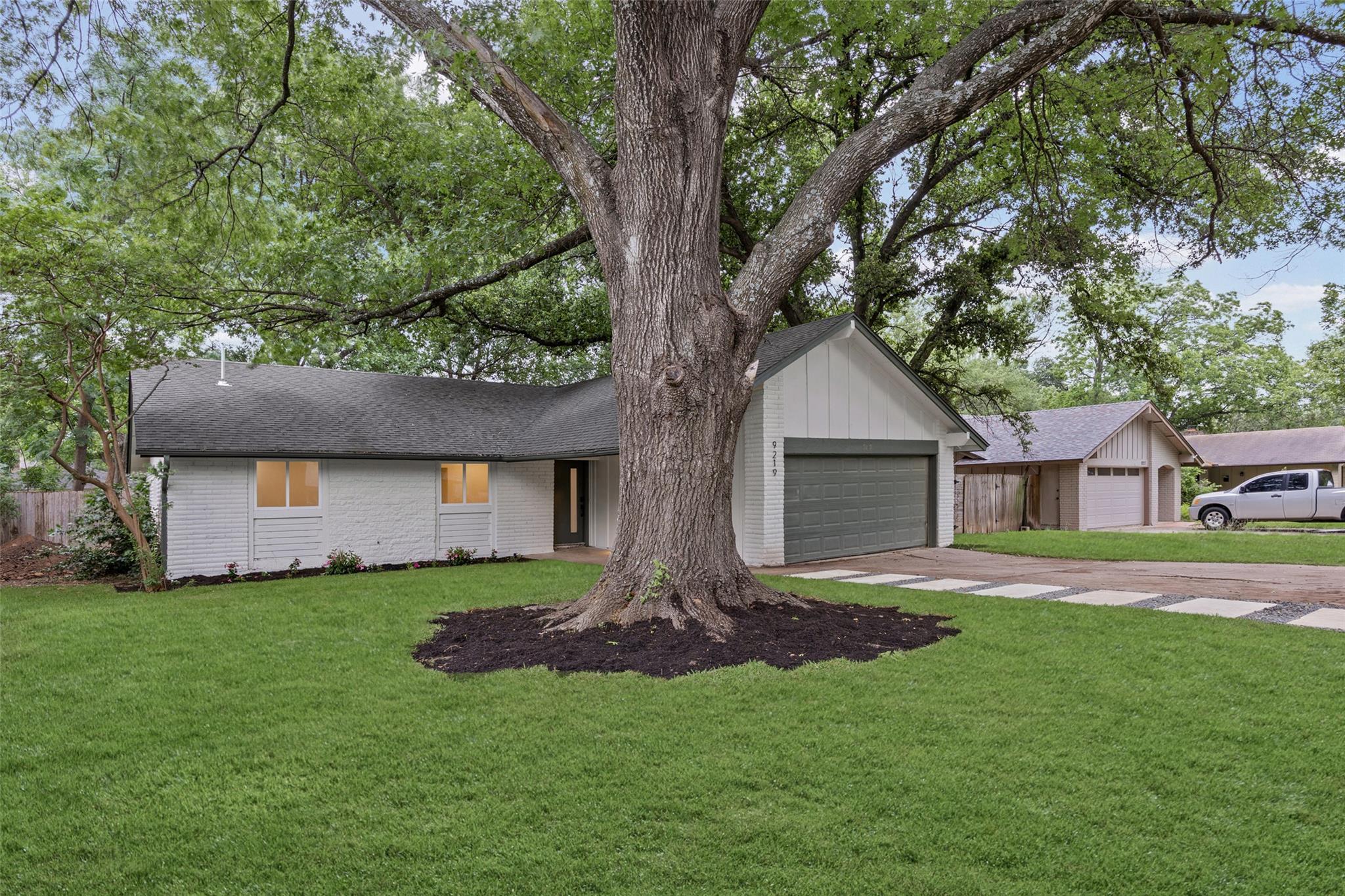 9219 Hunters Trce E, Austin, TX 78758