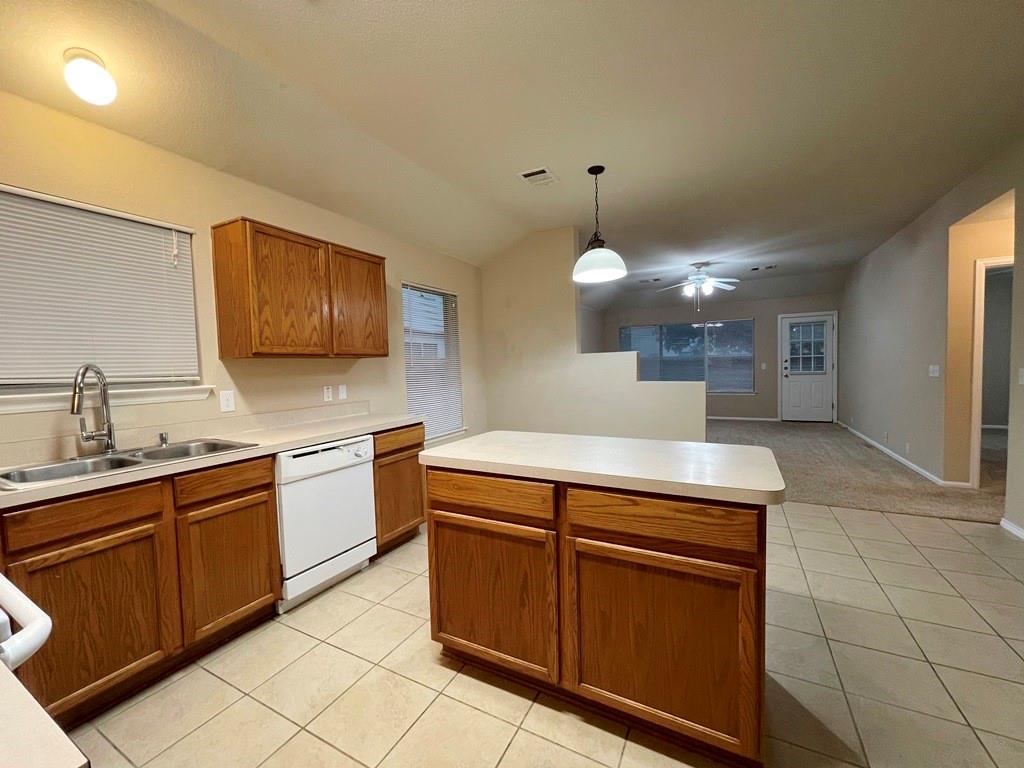 376 Spruce Dr, Kyle, TX 78640